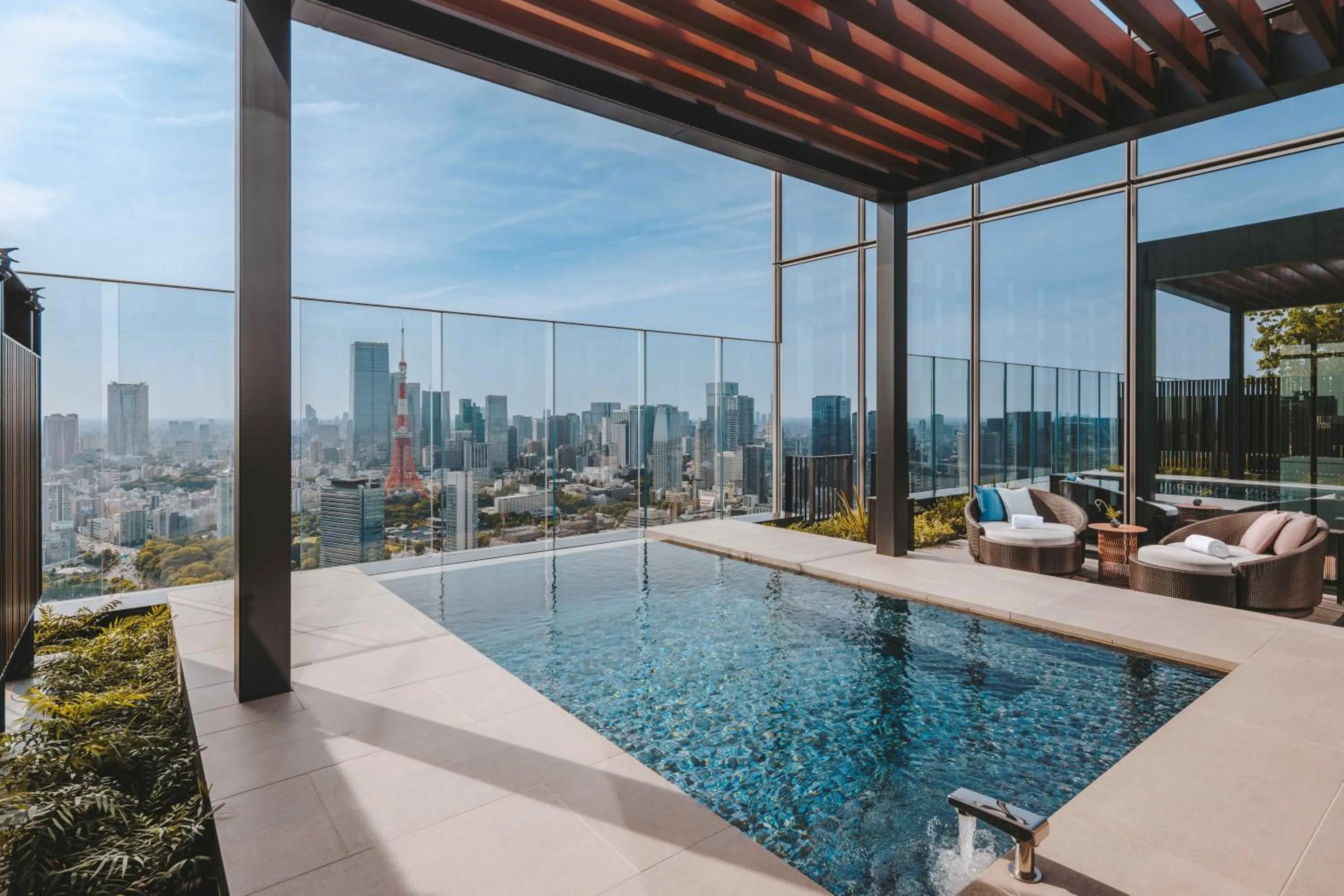 Swimming pool in Fairmont Tokyo