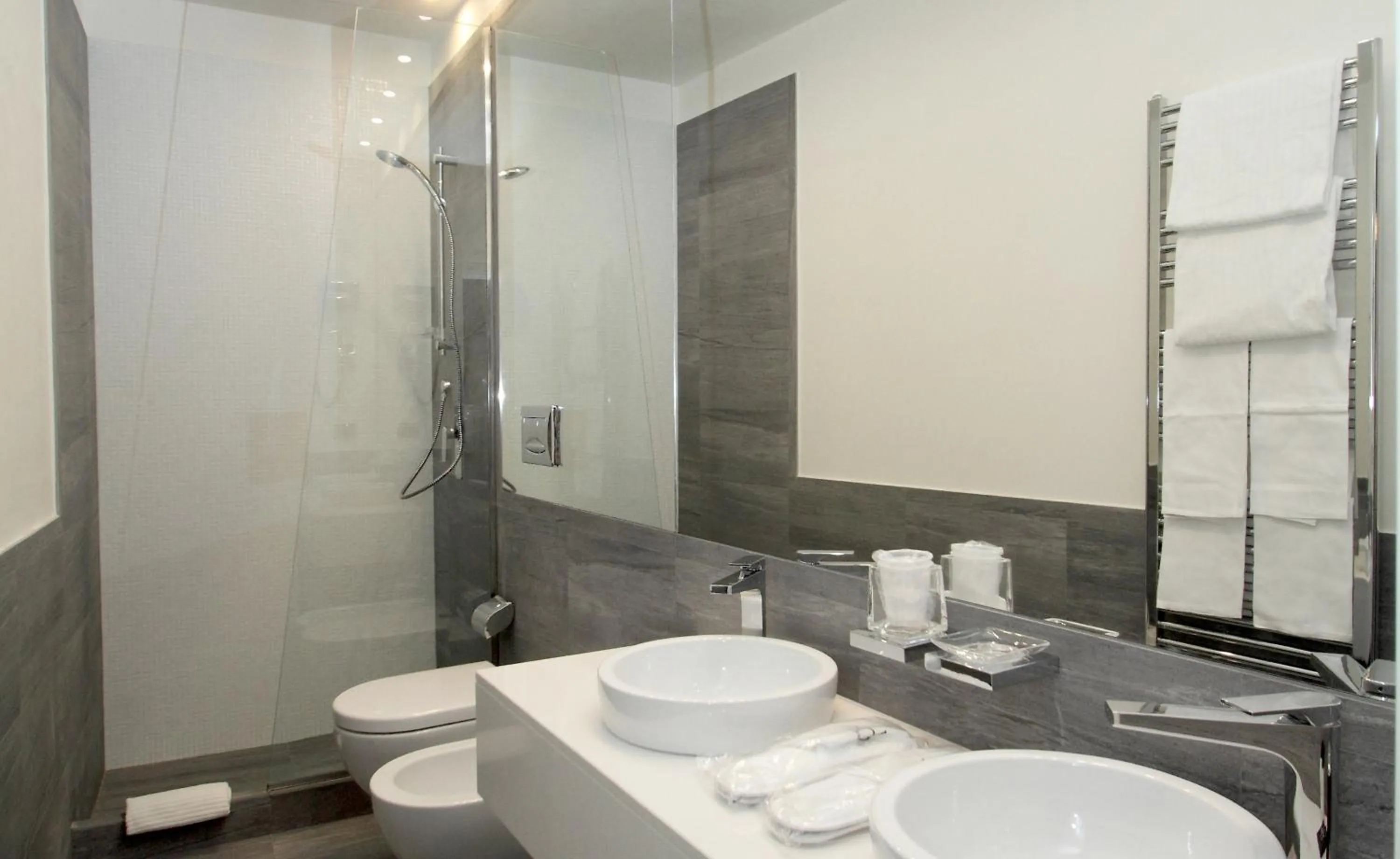 Bathroom in LHP Suite Roma Trastevere