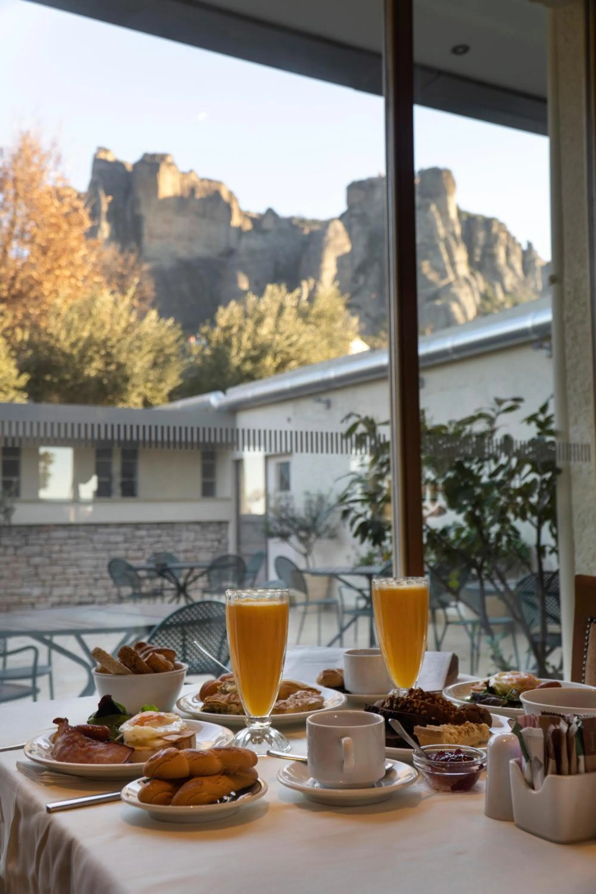 Restaurant/places to eat in Divani Meteora Hotel