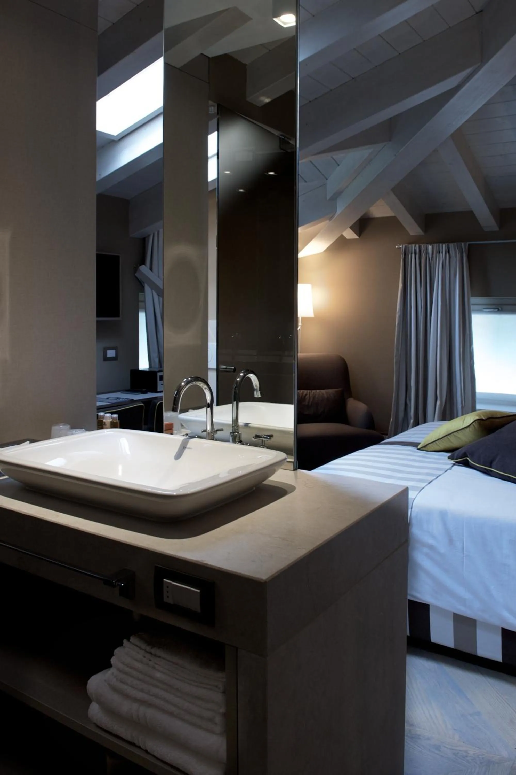 Photo of the whole room, Bed in Fuori Porta House