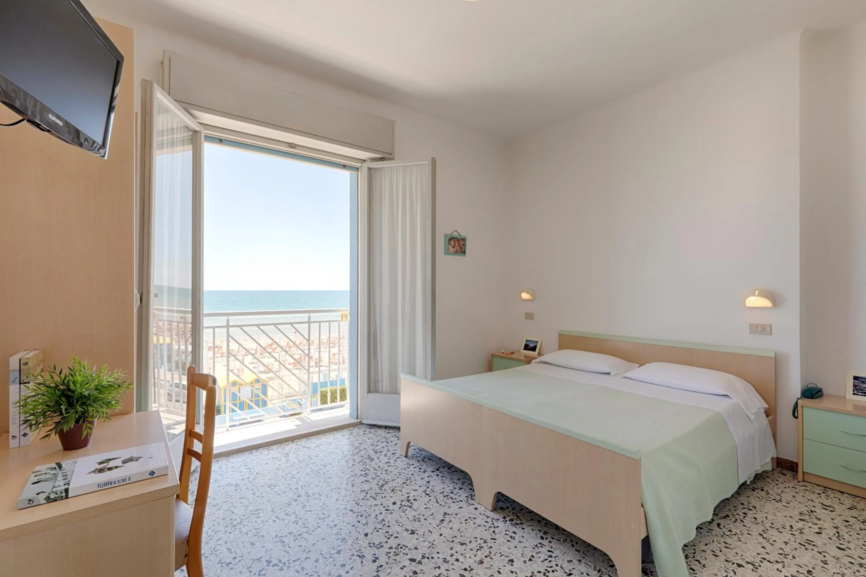 Photo of the whole room in Hotel Dinarica