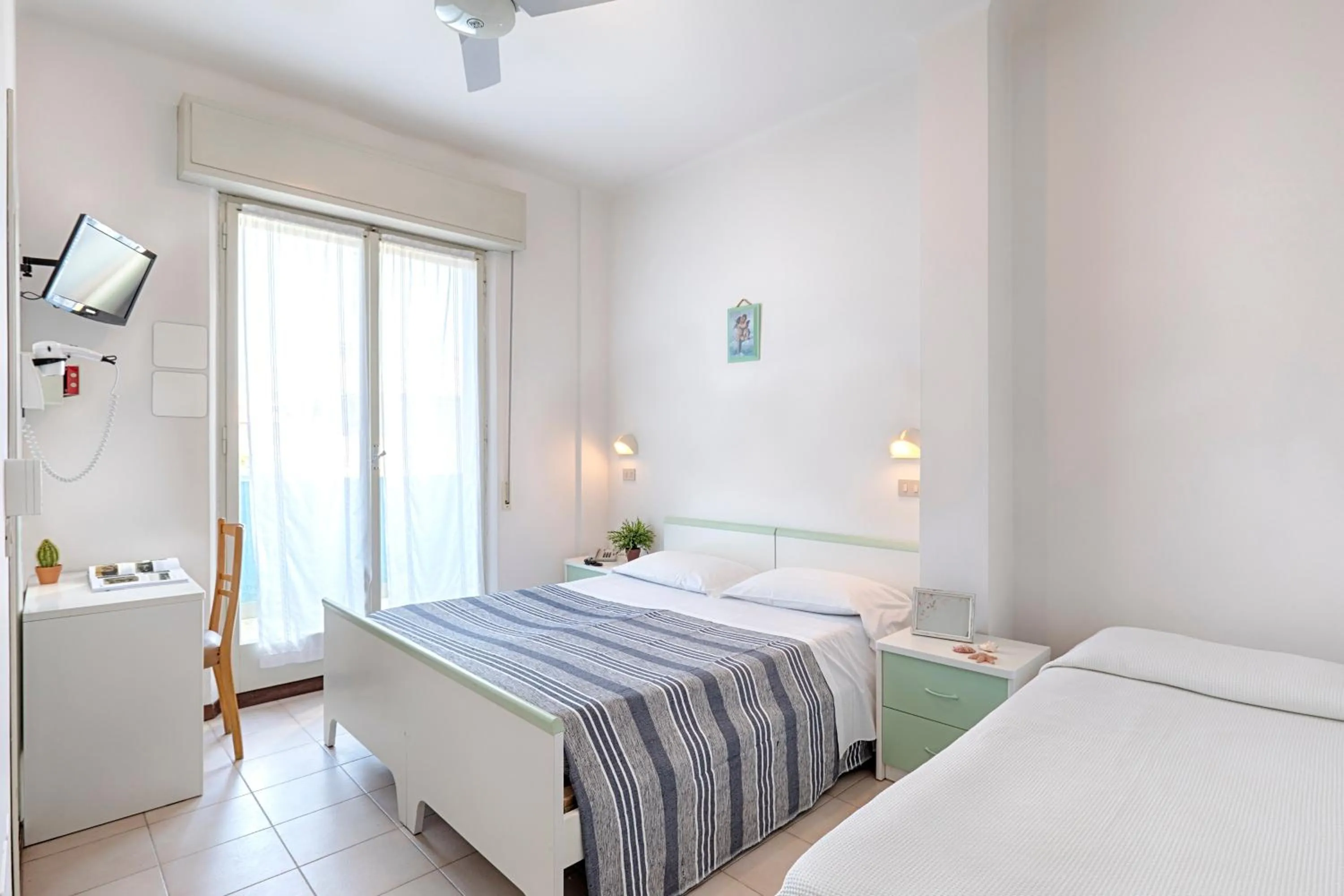 Photo of the whole room in Hotel Dinarica