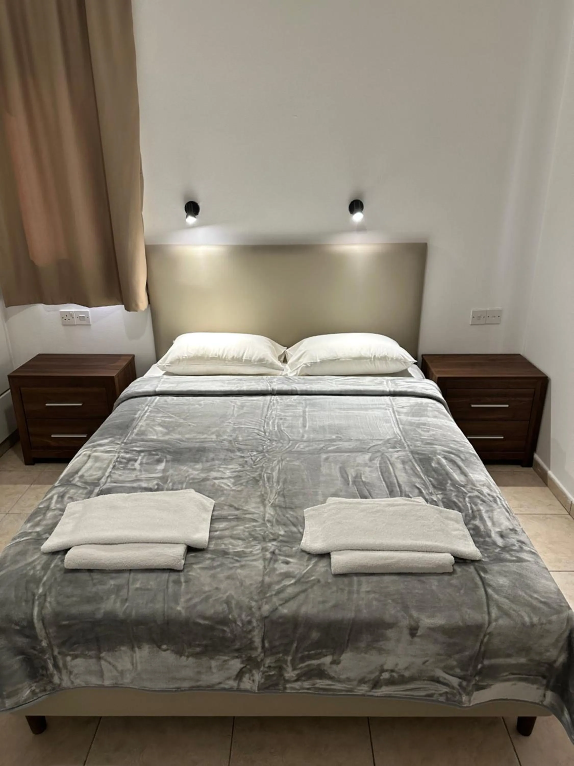 Bed in New York Plaza Hotel Apartments