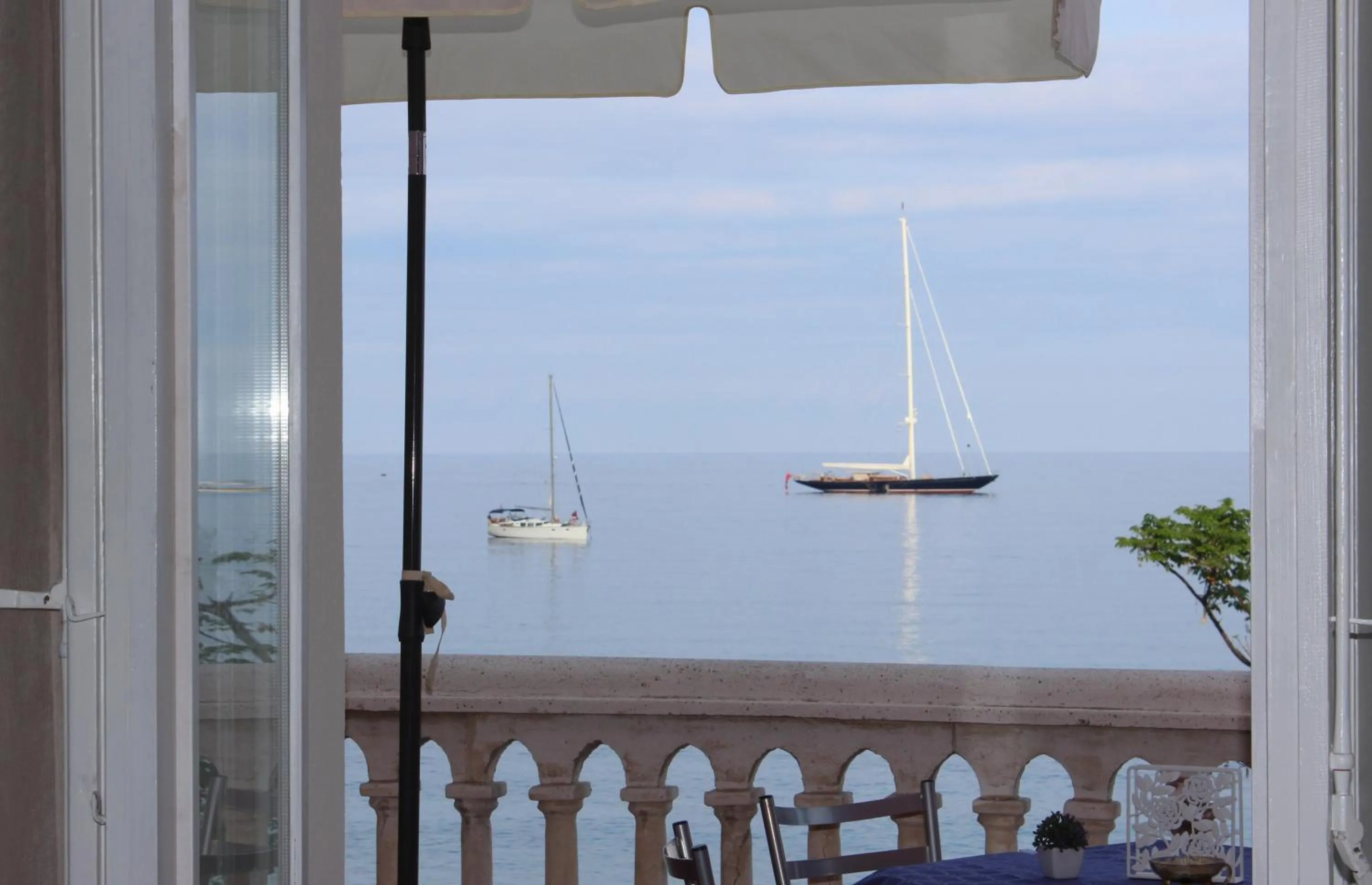 Sea view in B&B Villa Raineri