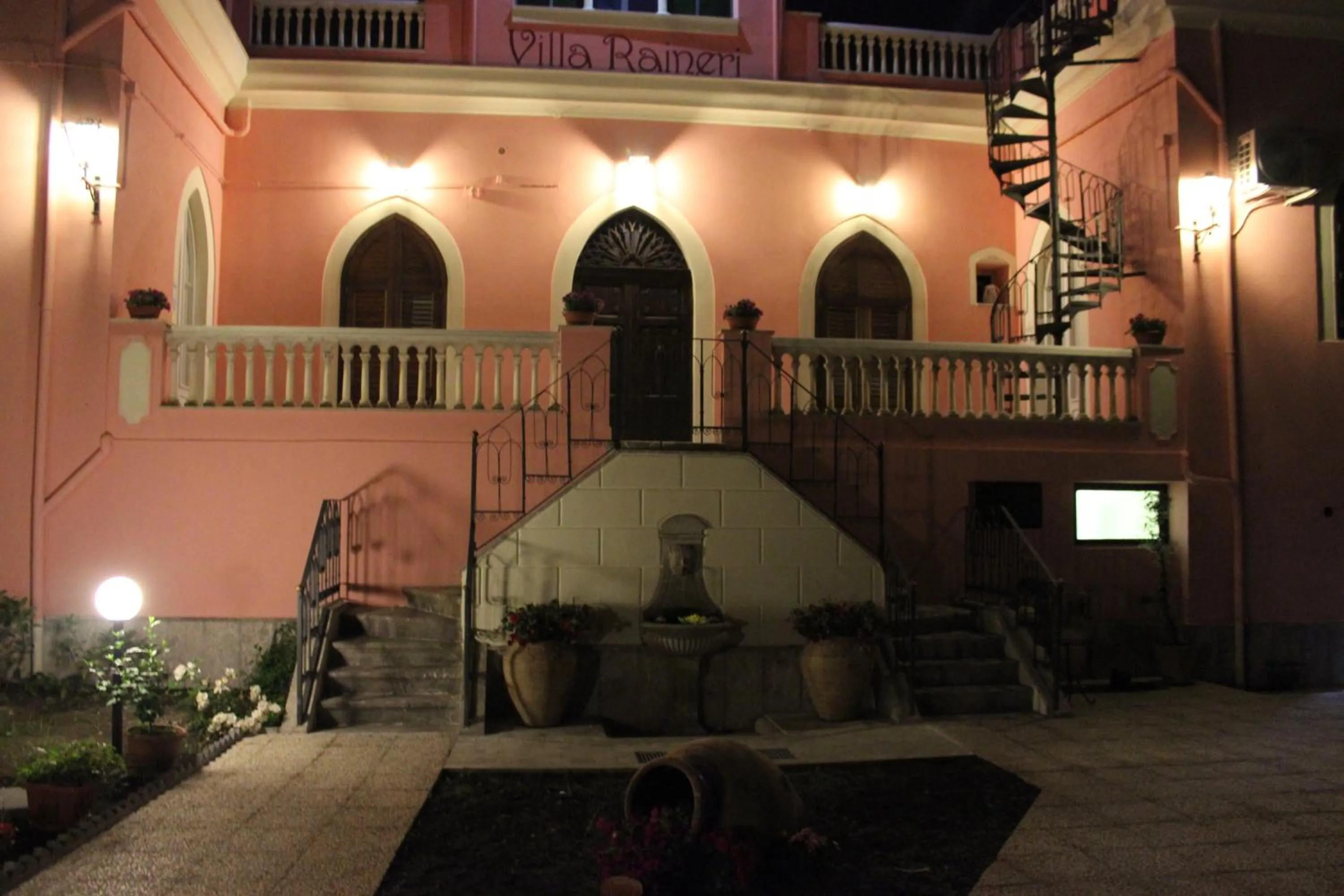 Facade/entrance in B&B Villa Raineri