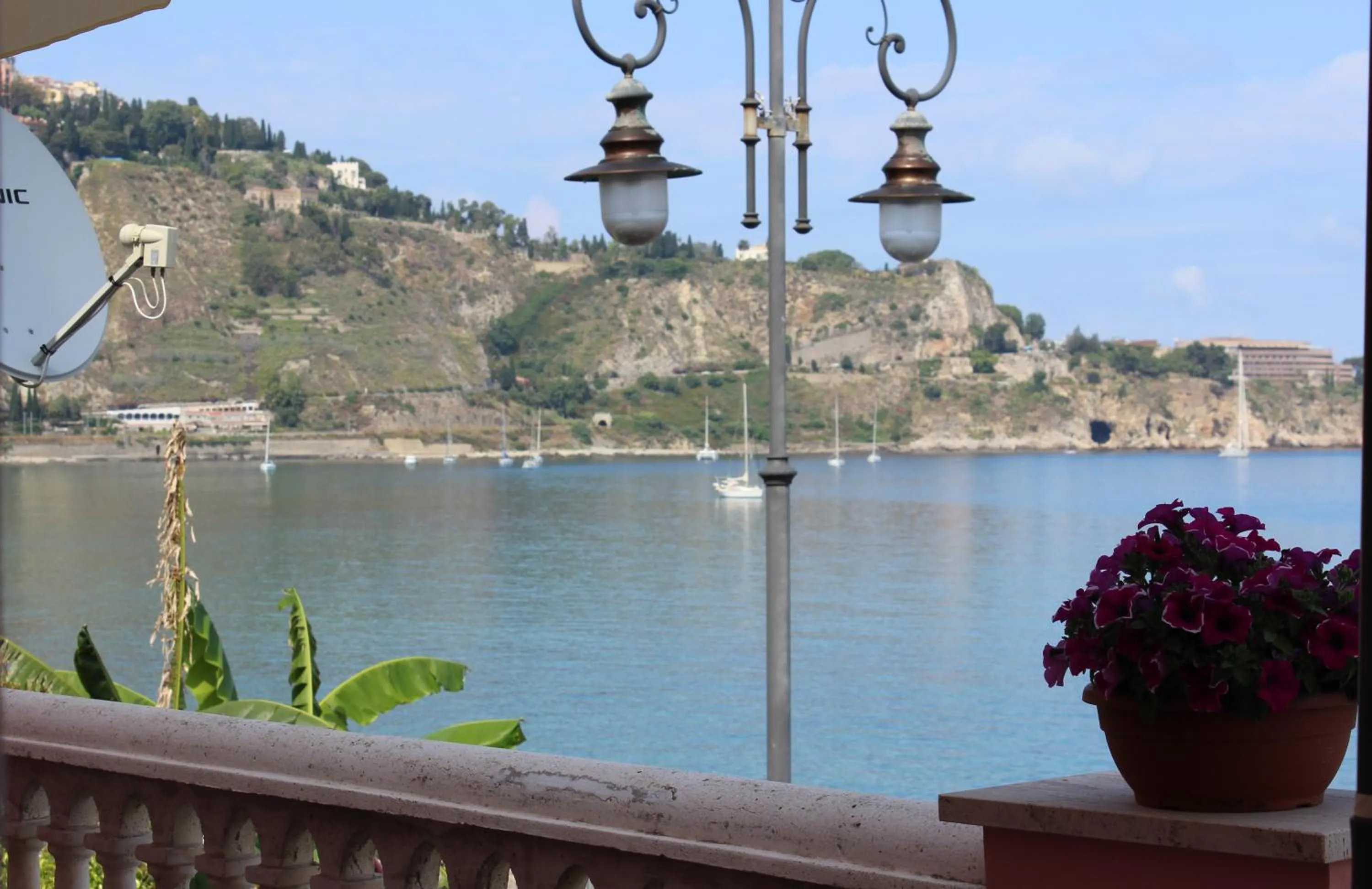 Sea view in B&B Villa Raineri