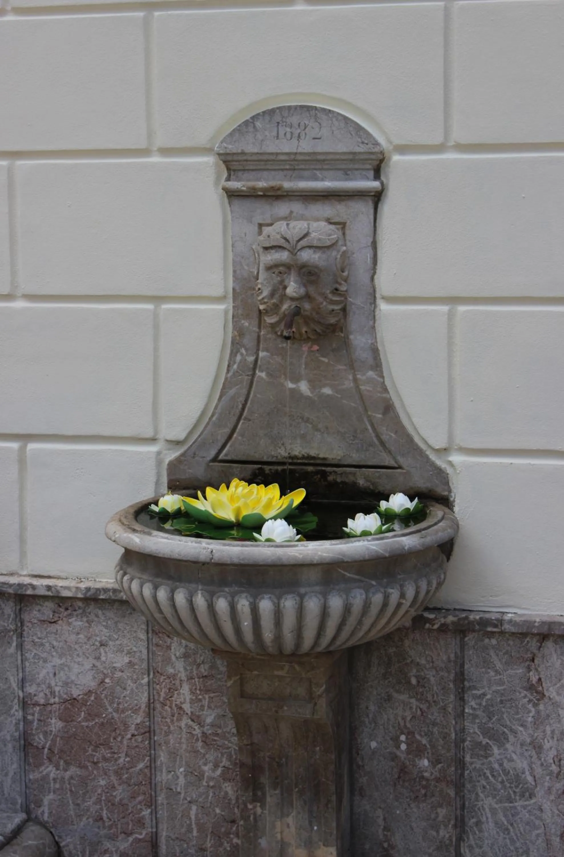Decorative detail in B&B Villa Raineri