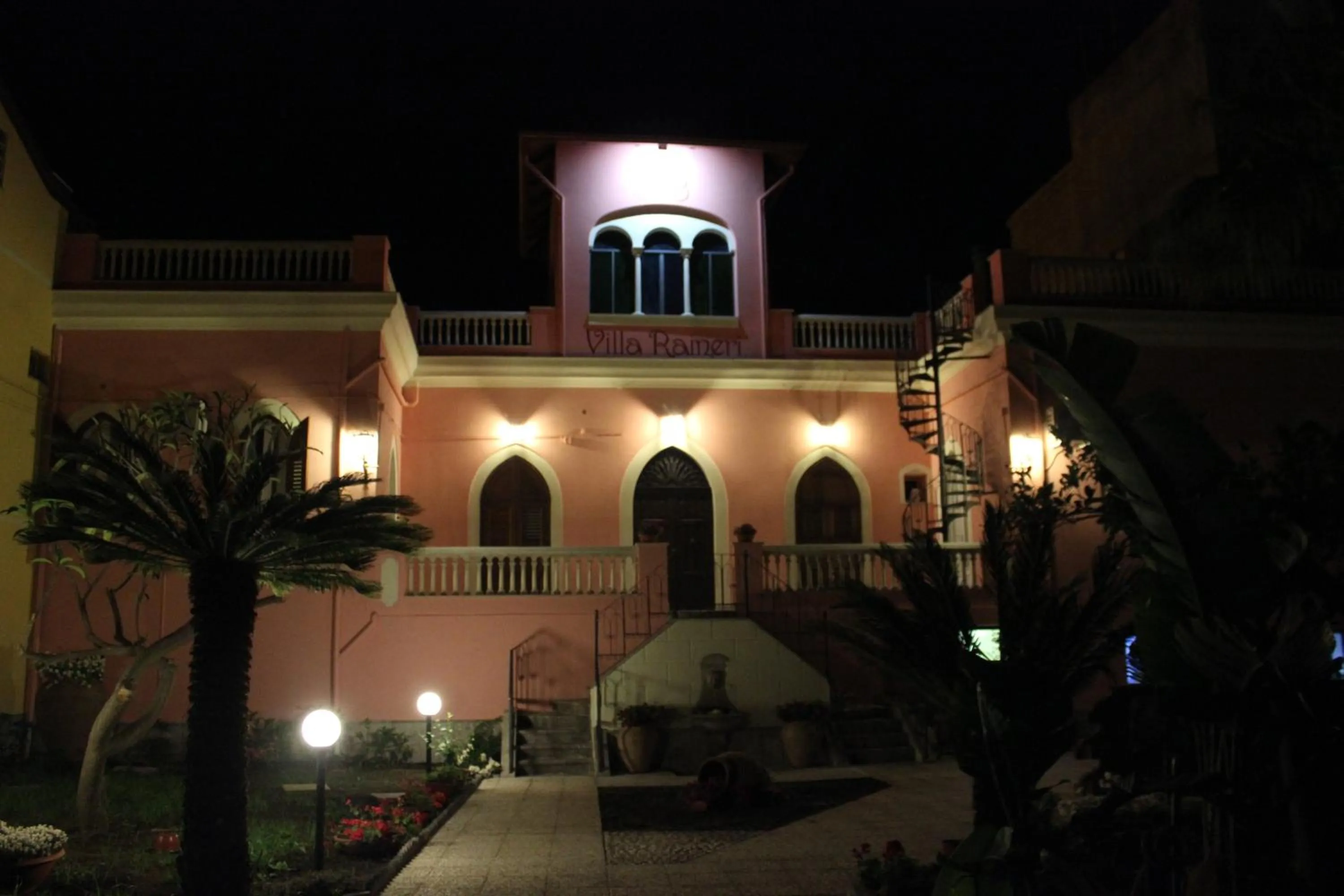 Facade/entrance in B&B Villa Raineri