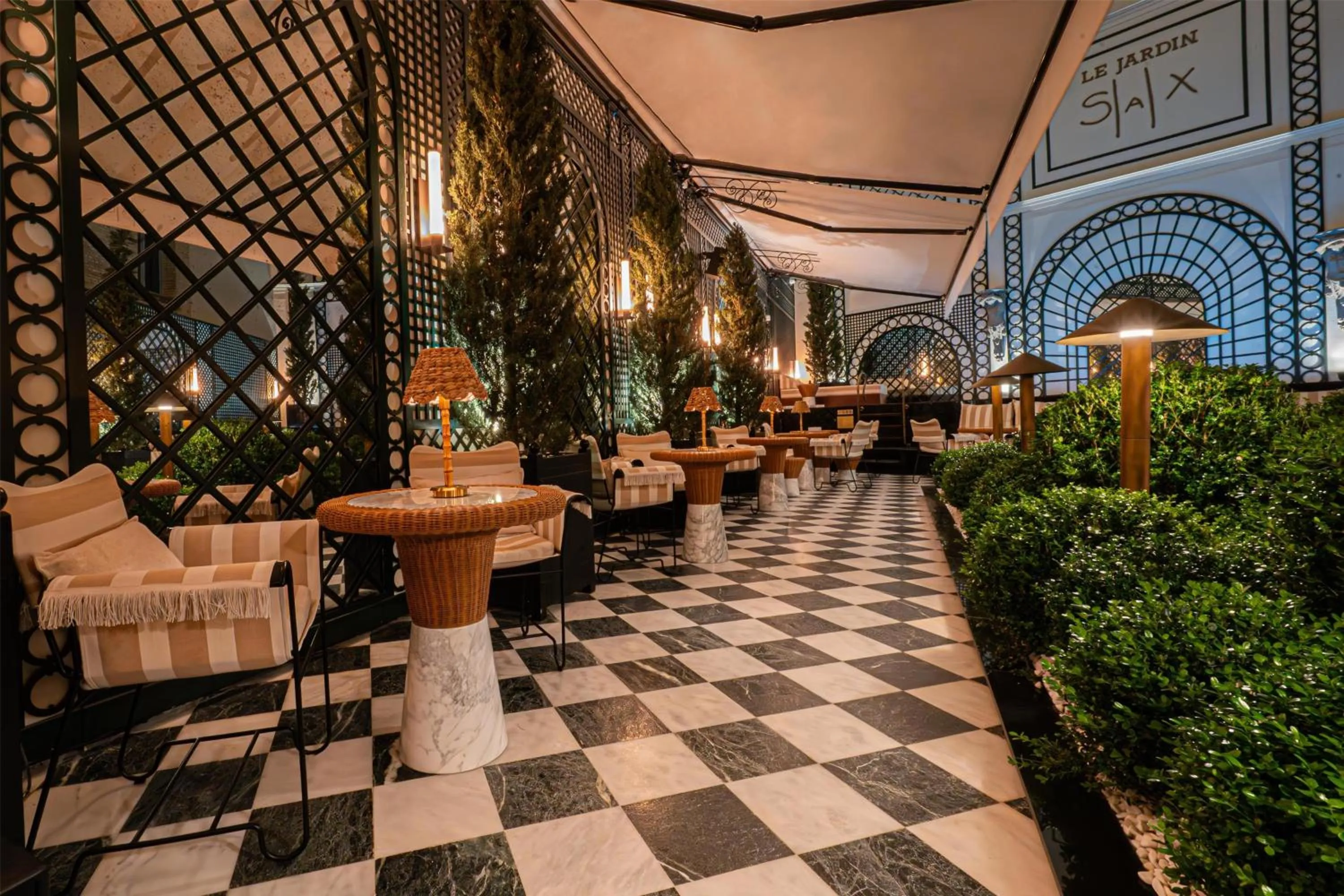 Restaurant/places to eat in Hotel SAX Paris, LXR Hotels & Resorts