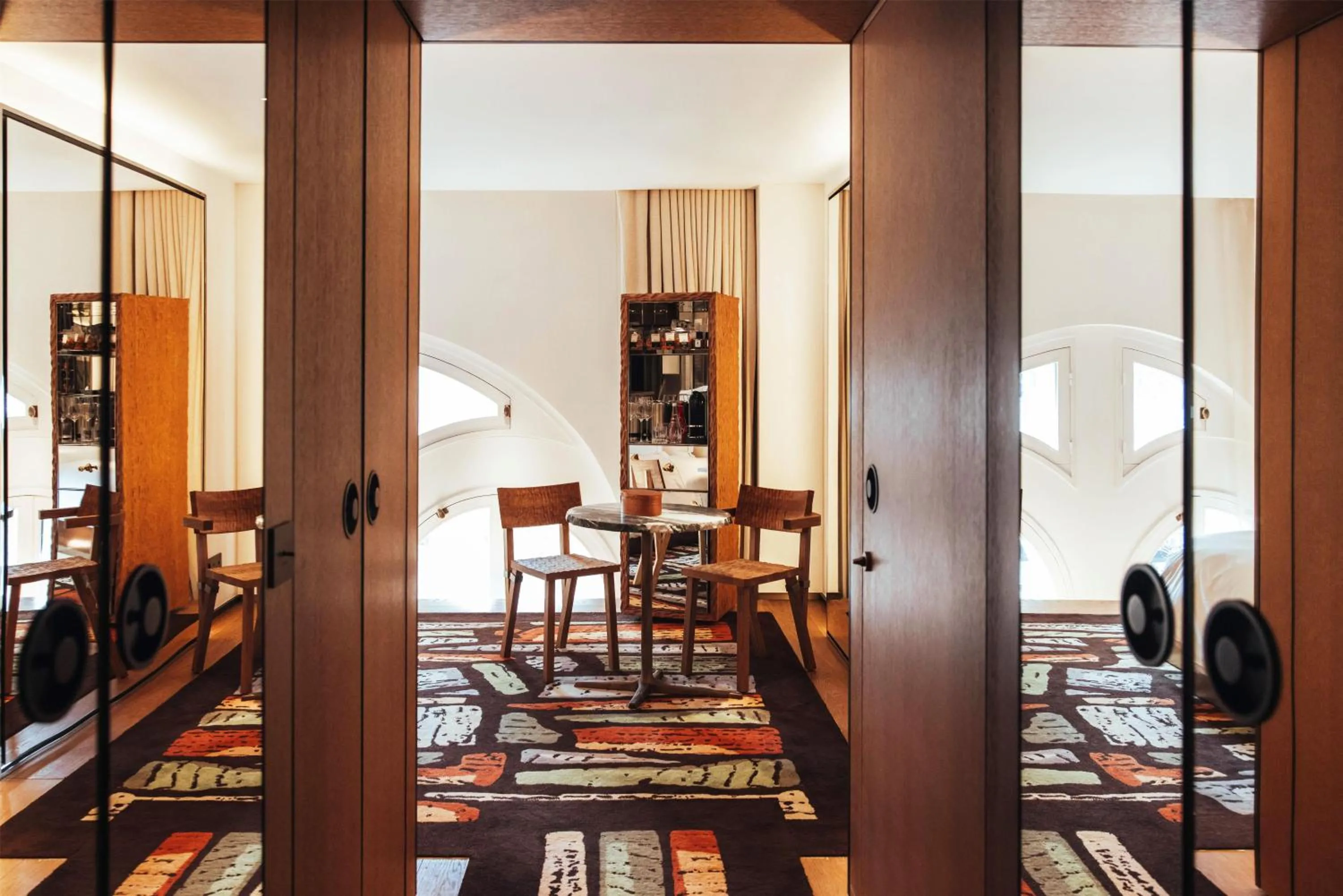 Living room in Hotel SAX Paris, LXR Hotels & Resorts