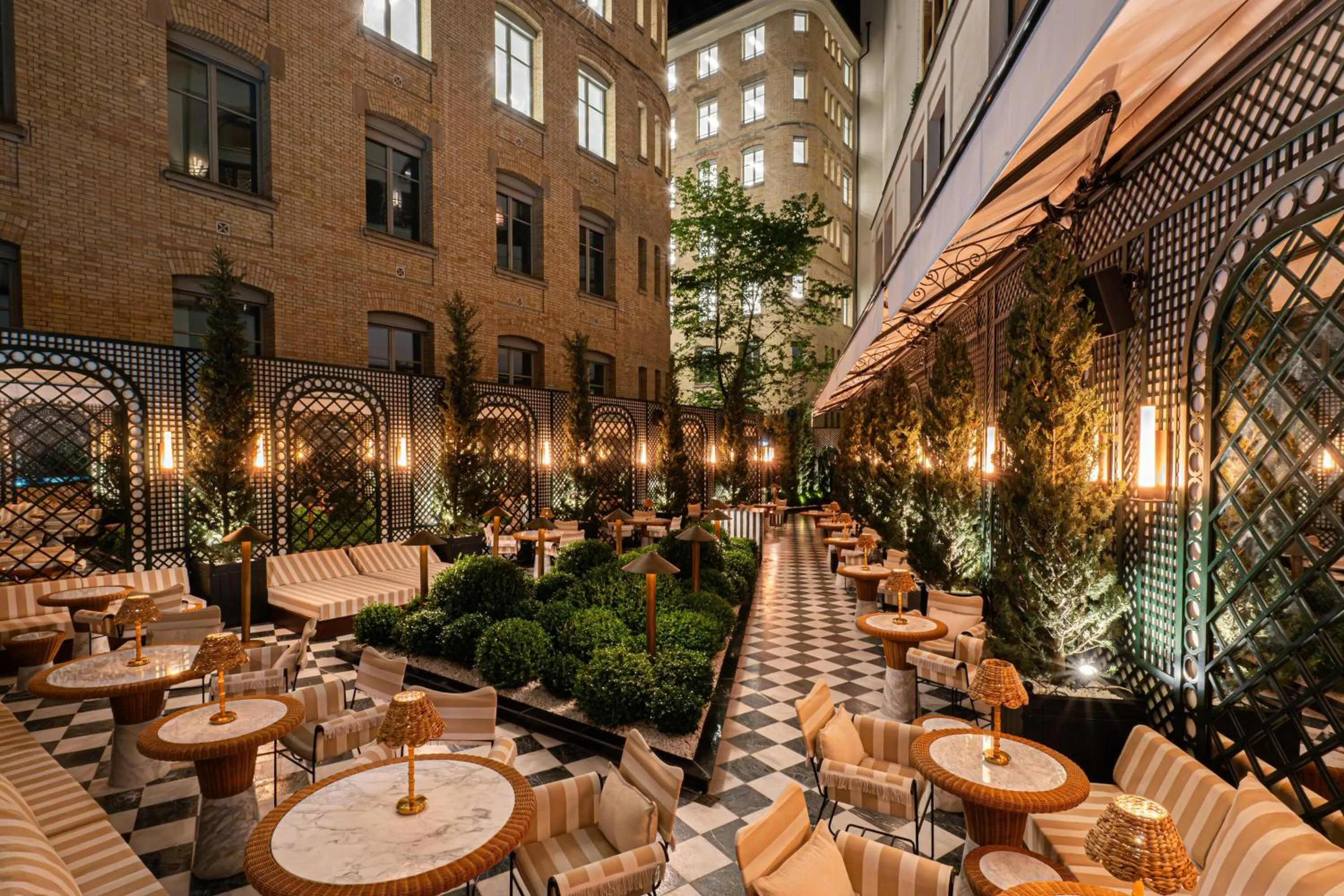 Restaurant/places to eat in Hotel SAX Paris, LXR Hotels & Resorts