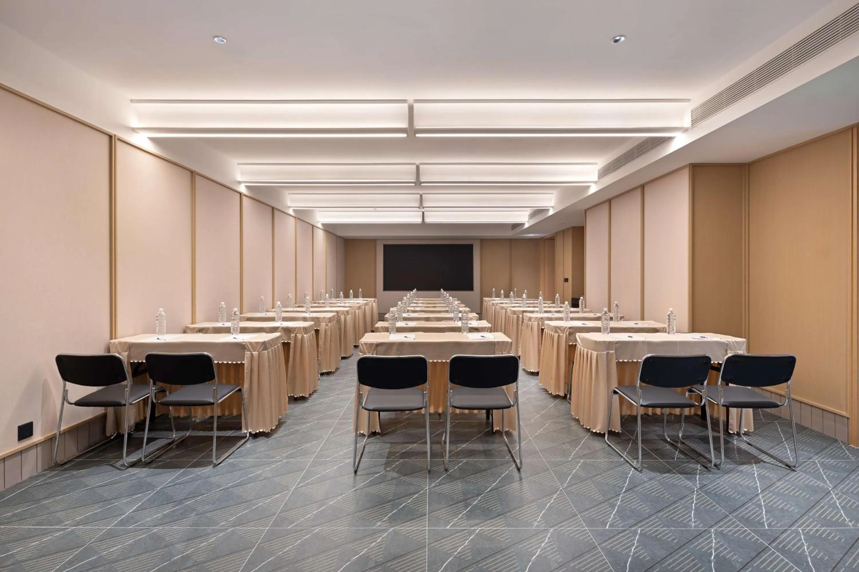 Meeting/conference room in Hilton Garden Inn Harbin Haxi