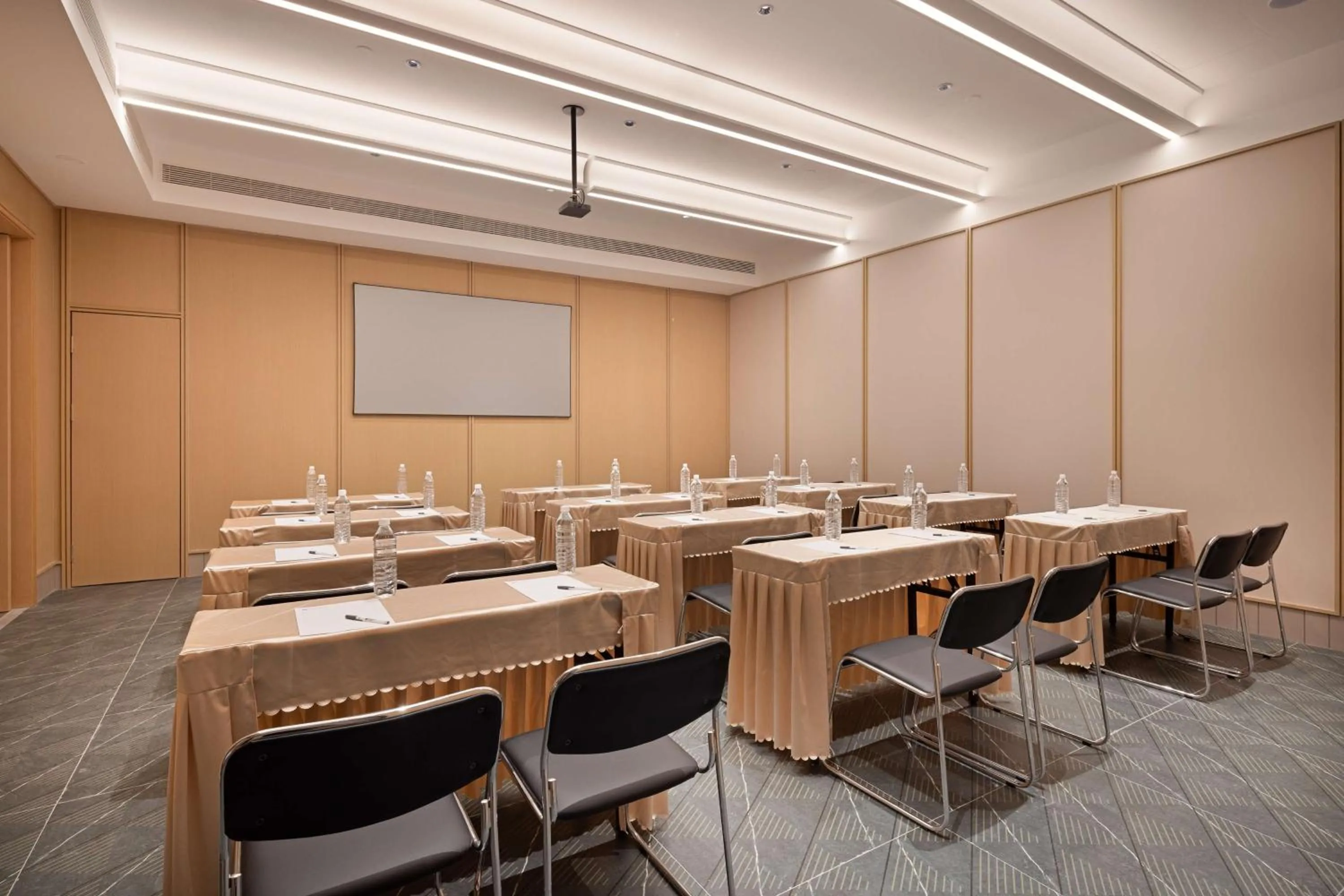 Meeting/conference room in Hilton Garden Inn Harbin Haxi
