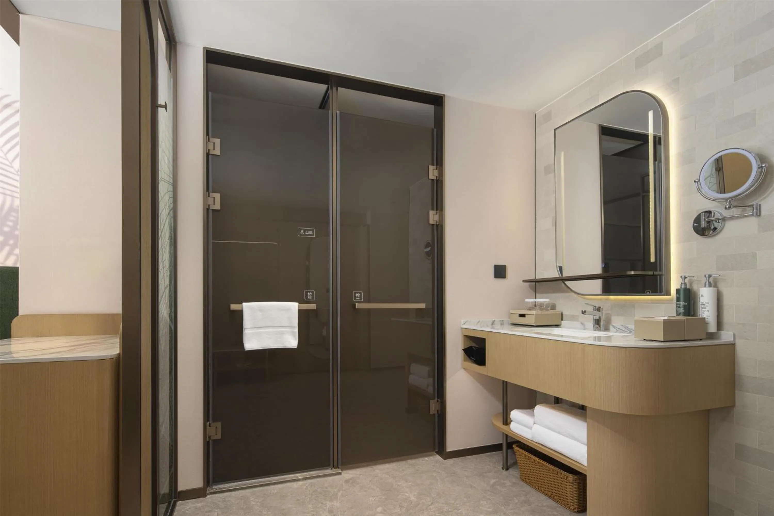 Bathroom in Hilton Garden Inn Chengde High-Tech Zone