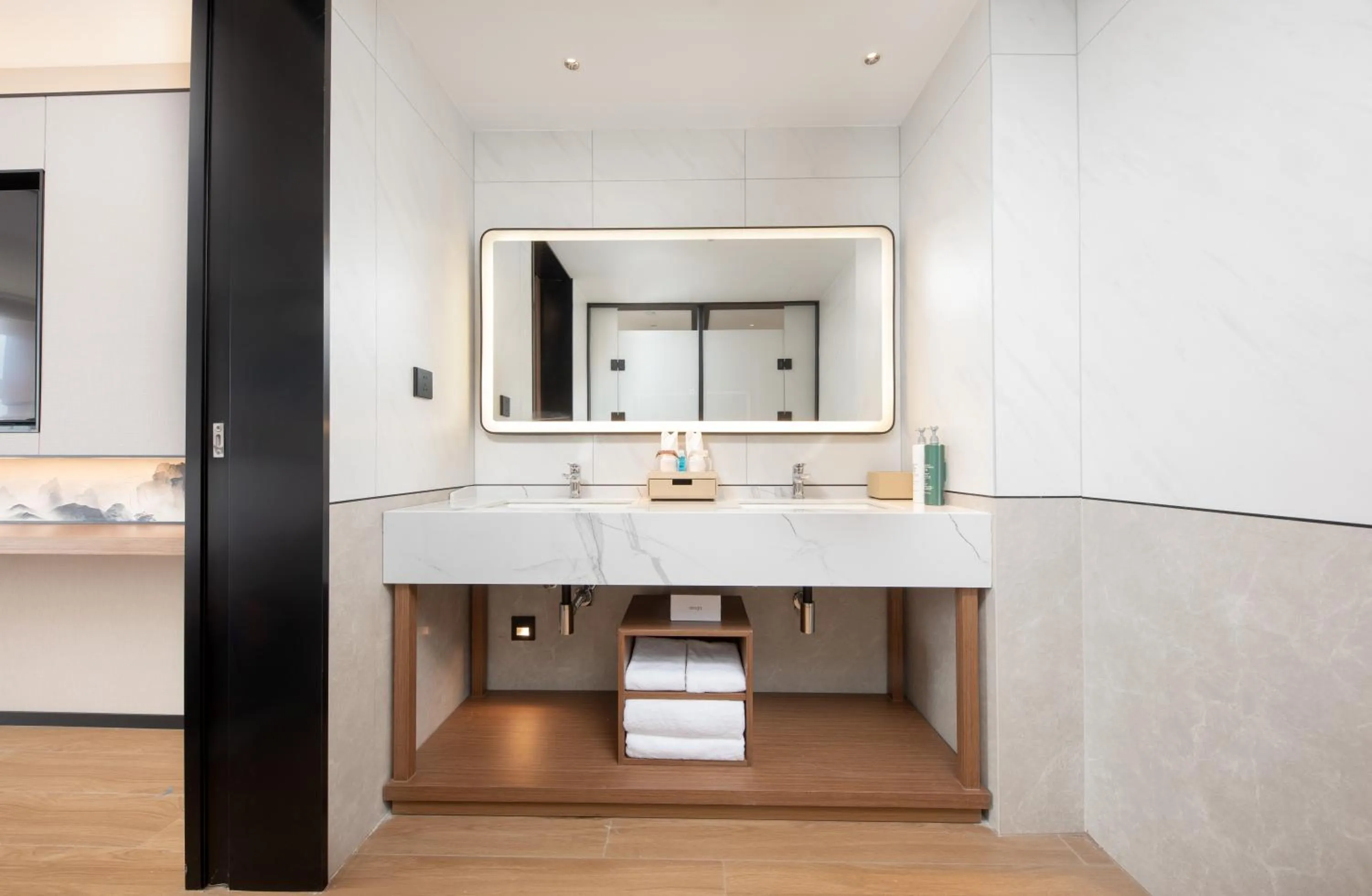 Mountain view in Hilton Garden Inn Zhangjiajie Wulingyuan