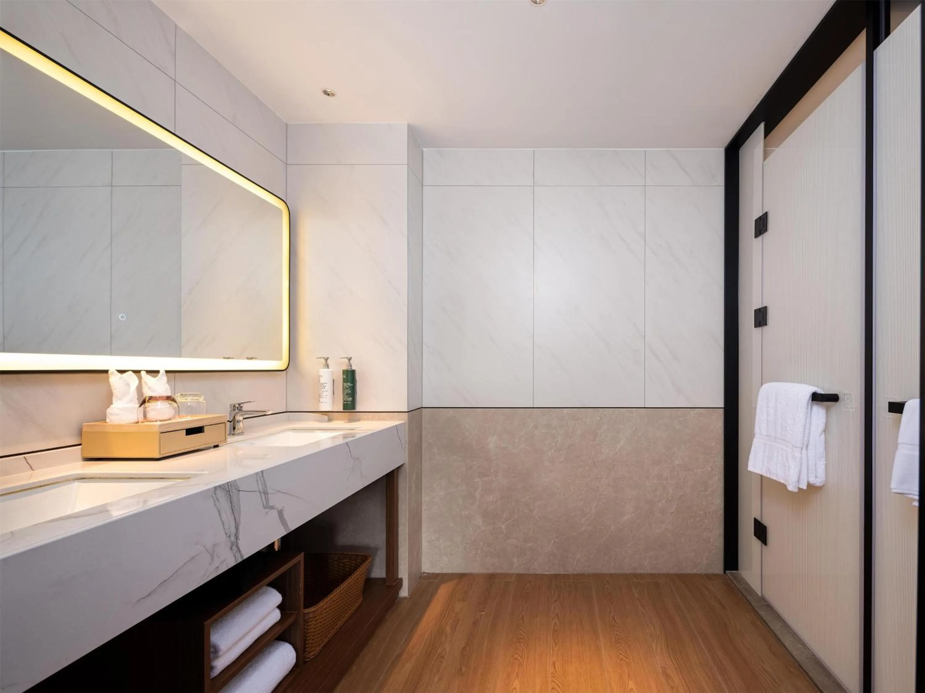 Bathroom in Hilton Garden Inn Zhangjiajie Wulingyuan