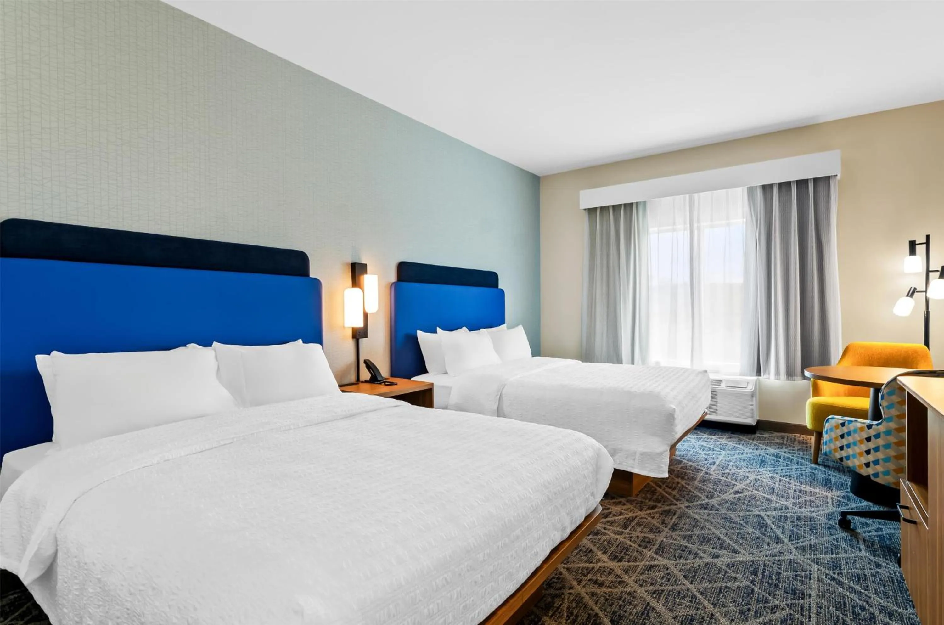 Bed in Hampton Inn Daleville