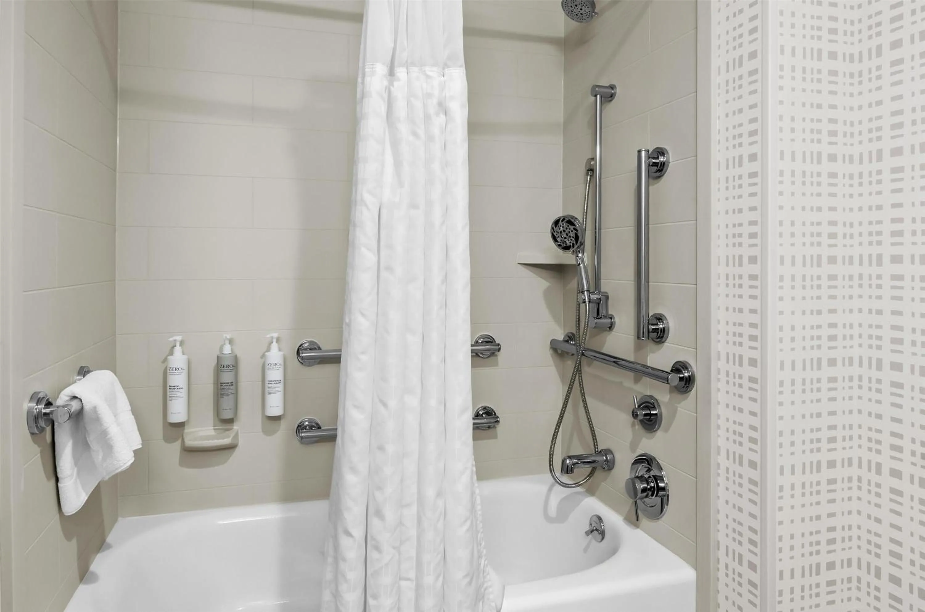 Bathroom in Hampton Inn Daleville