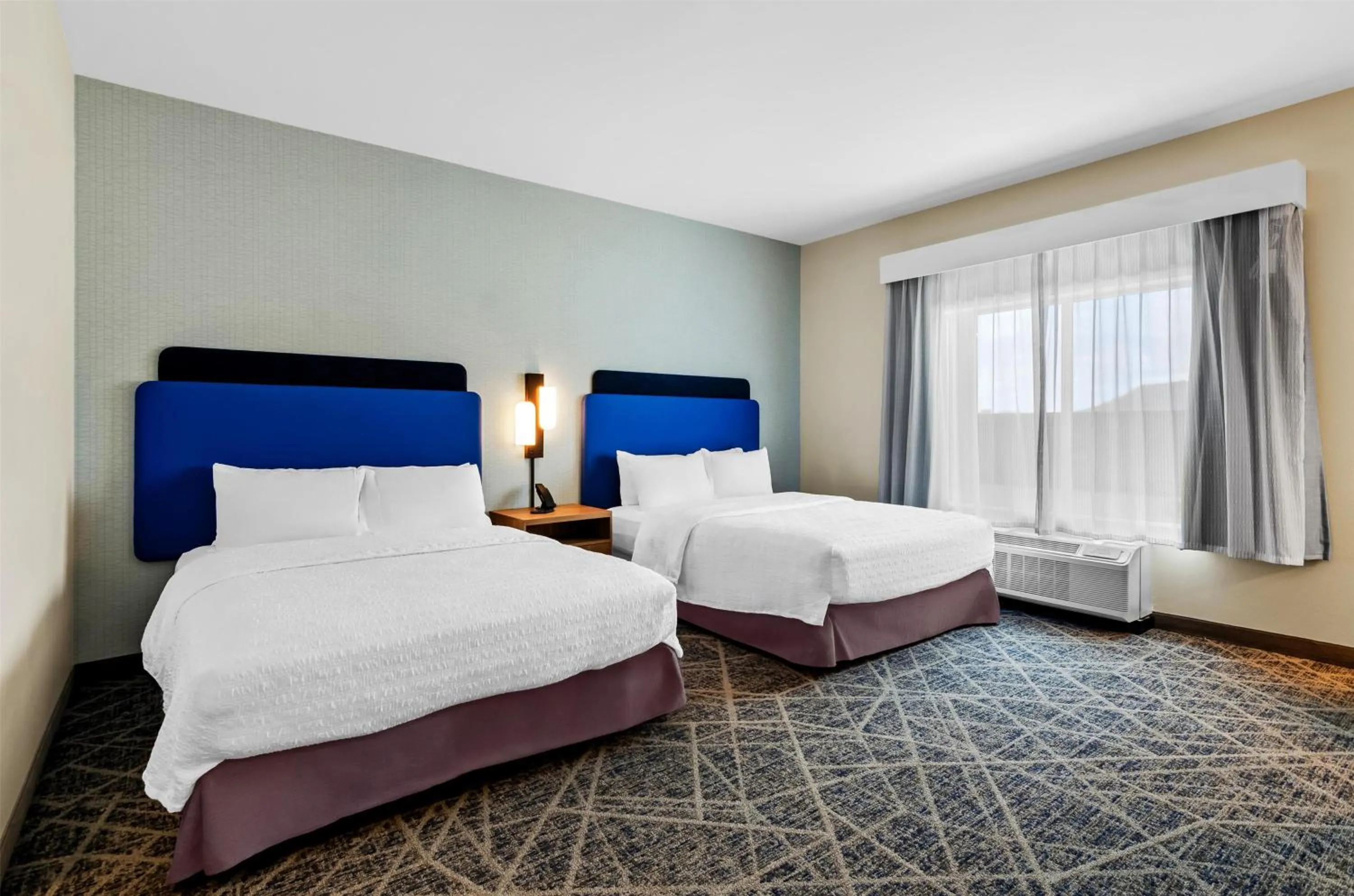 Bed in Hampton Inn Daleville