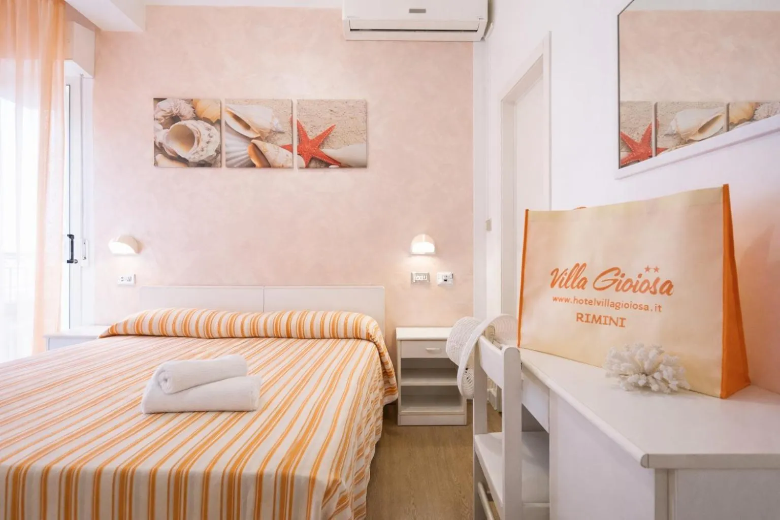 Bed in Hotel Villa Gioiosa - Beach & Bistrot