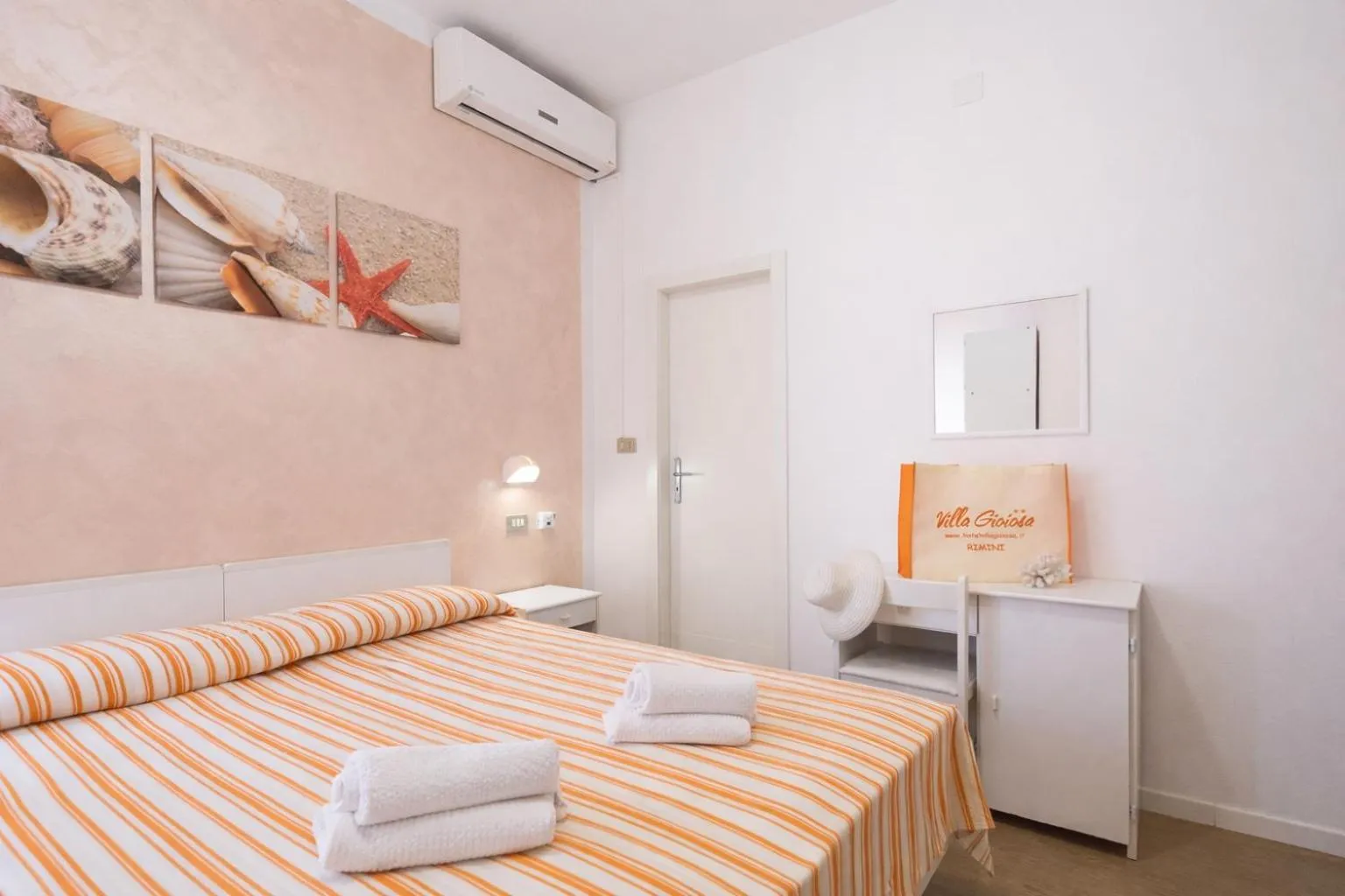Bed in Hotel Villa Gioiosa - Beach & Bistrot
