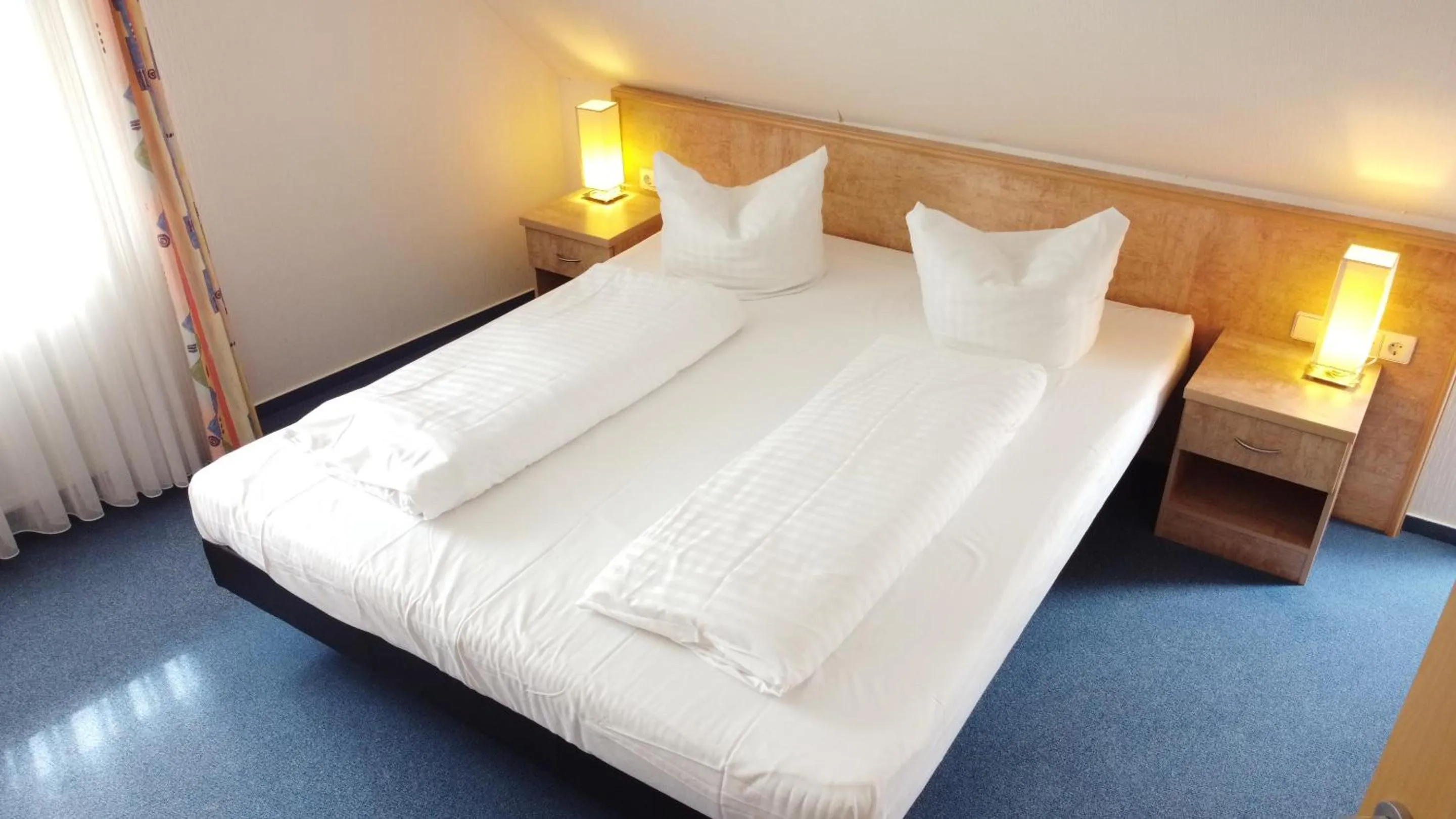 Bedroom, Bed in Ober's