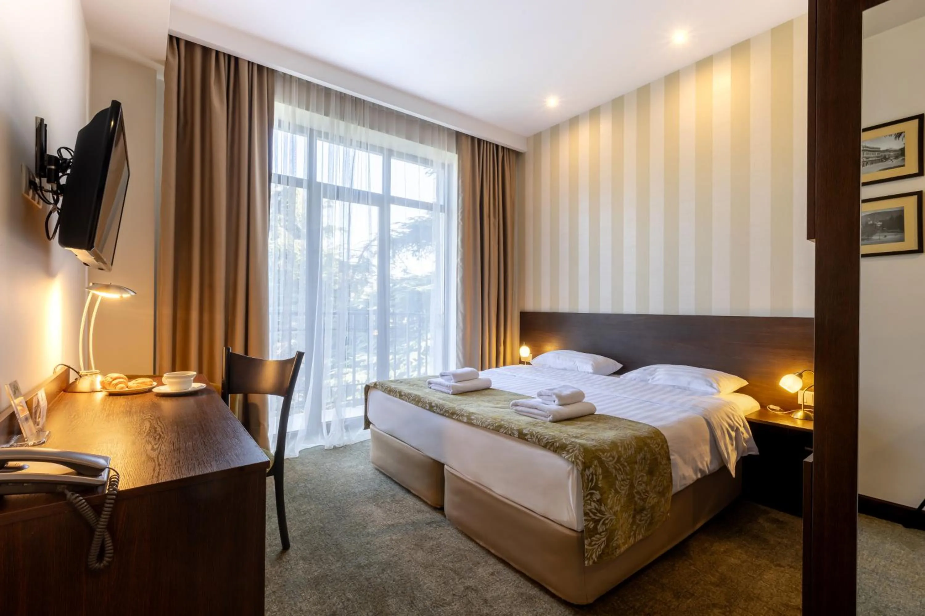 Photo of the whole room, Bed in Citrus Hotel