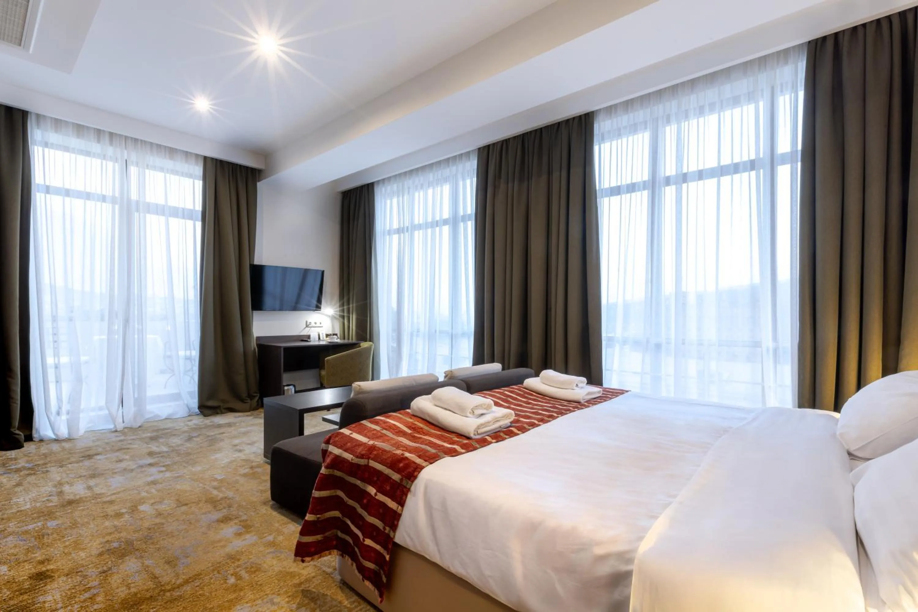 Photo of the whole room, Bed in Citrus Hotel