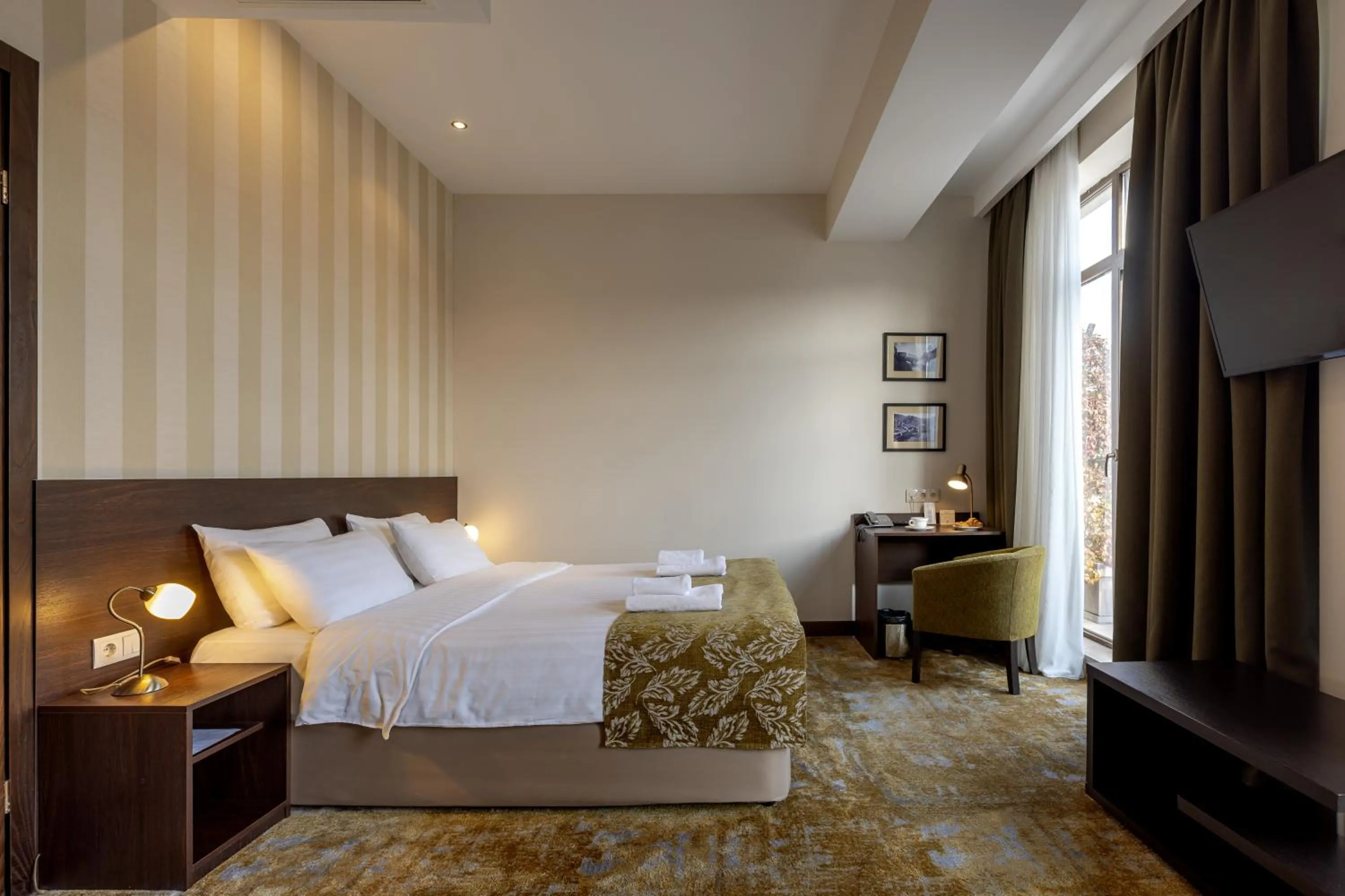 Photo of the whole room, Bed in Citrus Hotel