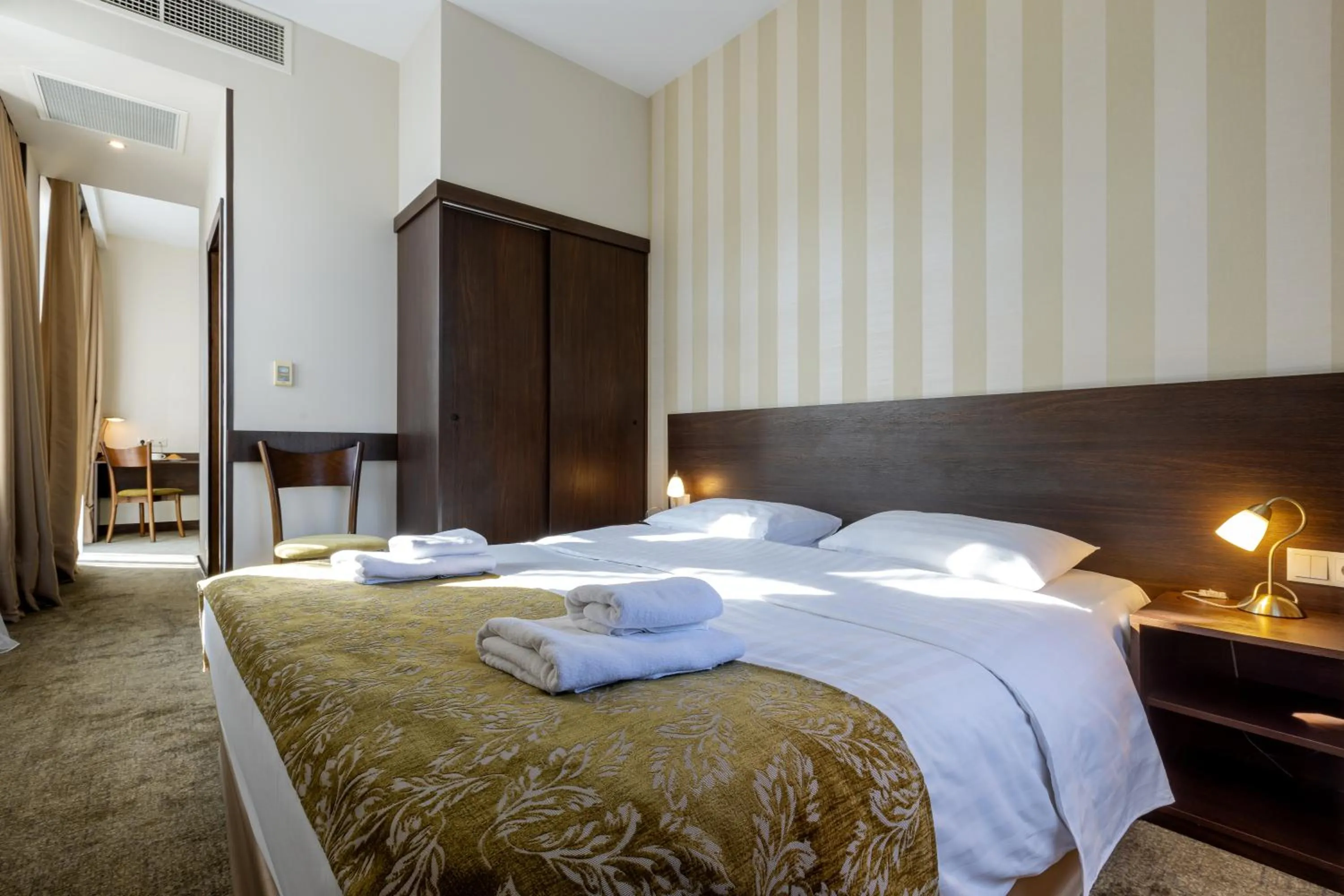 Bedroom, Bed in Citrus Hotel