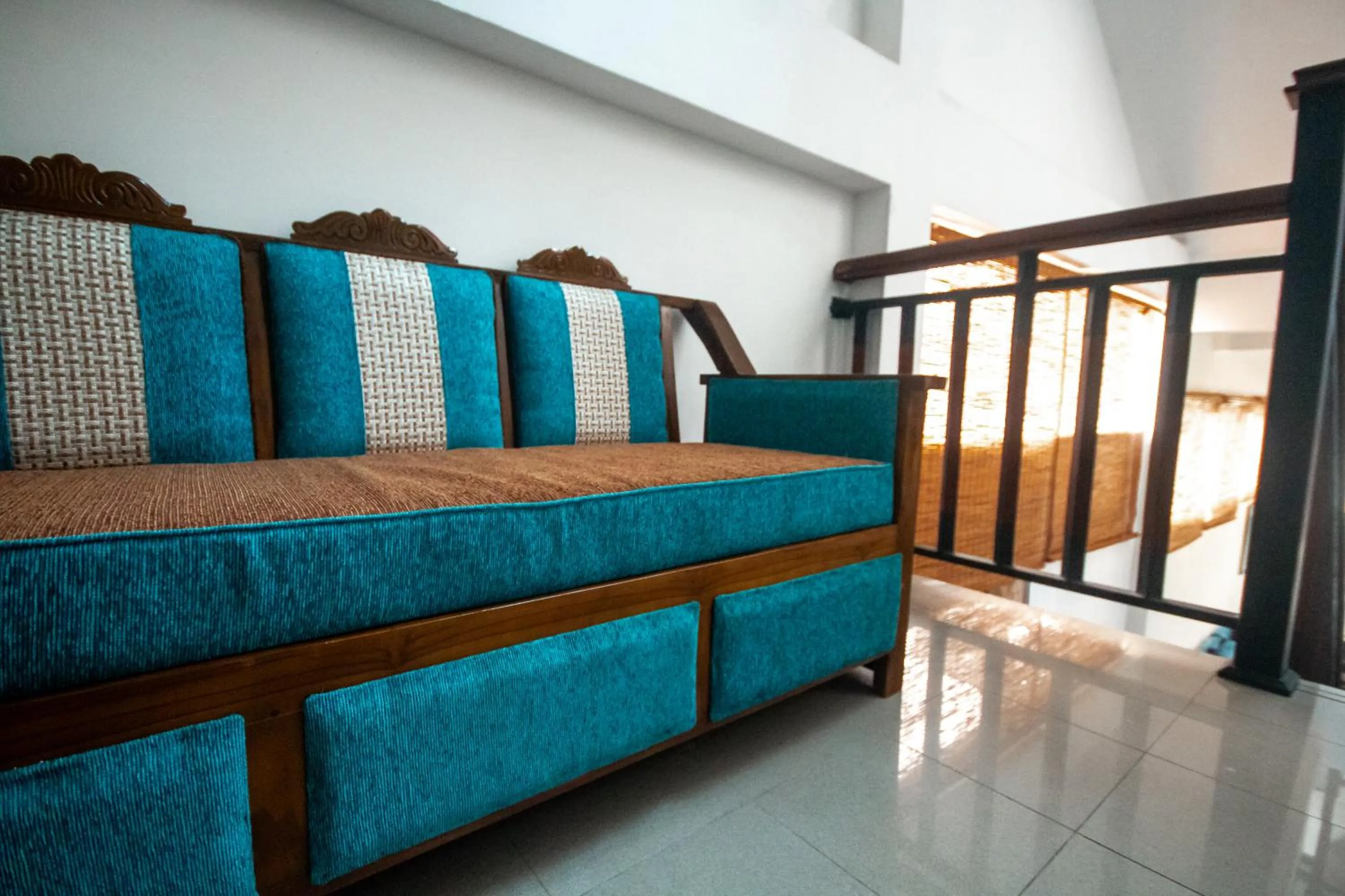 Seating area, Bed in Hotel Silver Horse Dambulla
