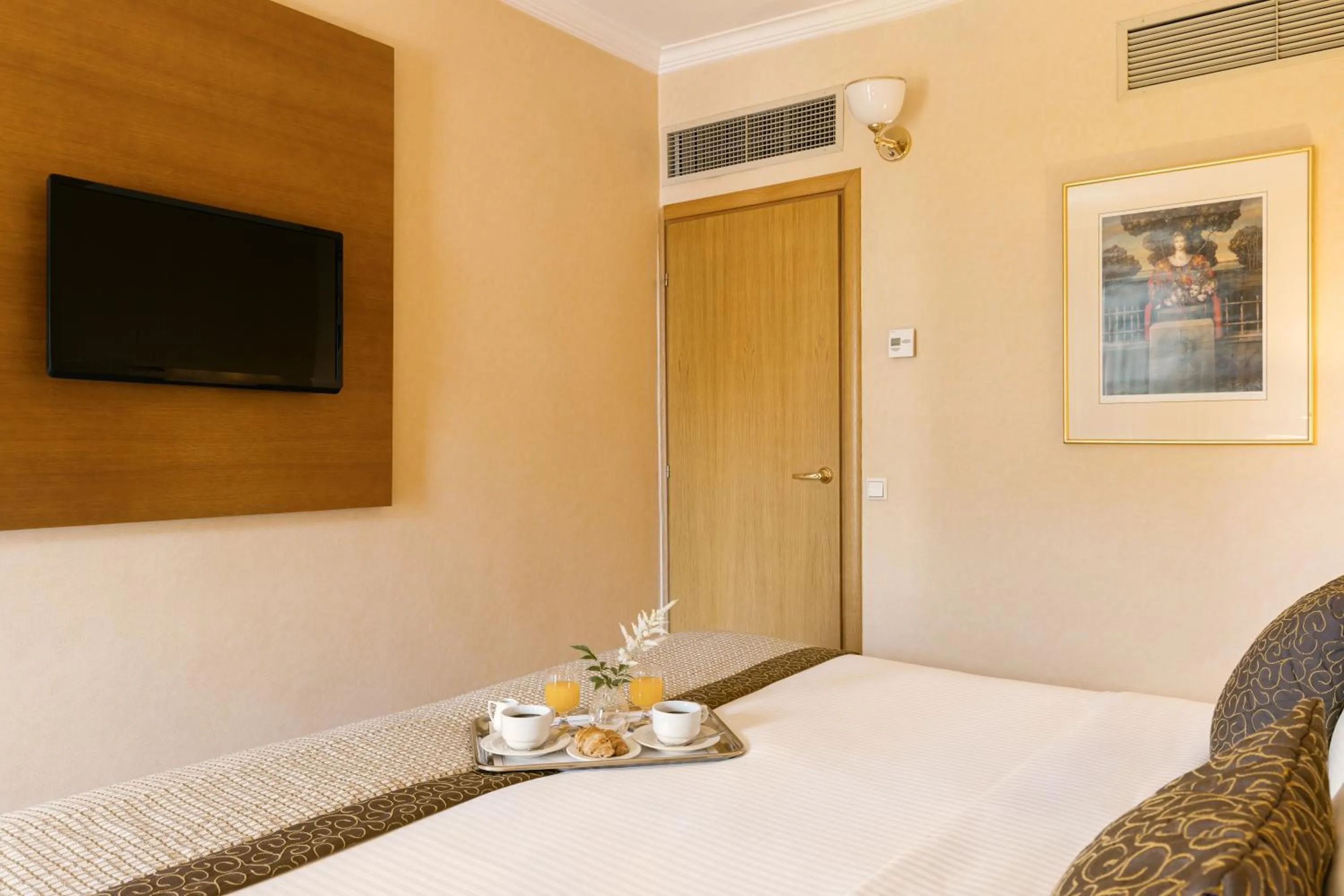 Bedroom, Bed in Divani Palace Larissa