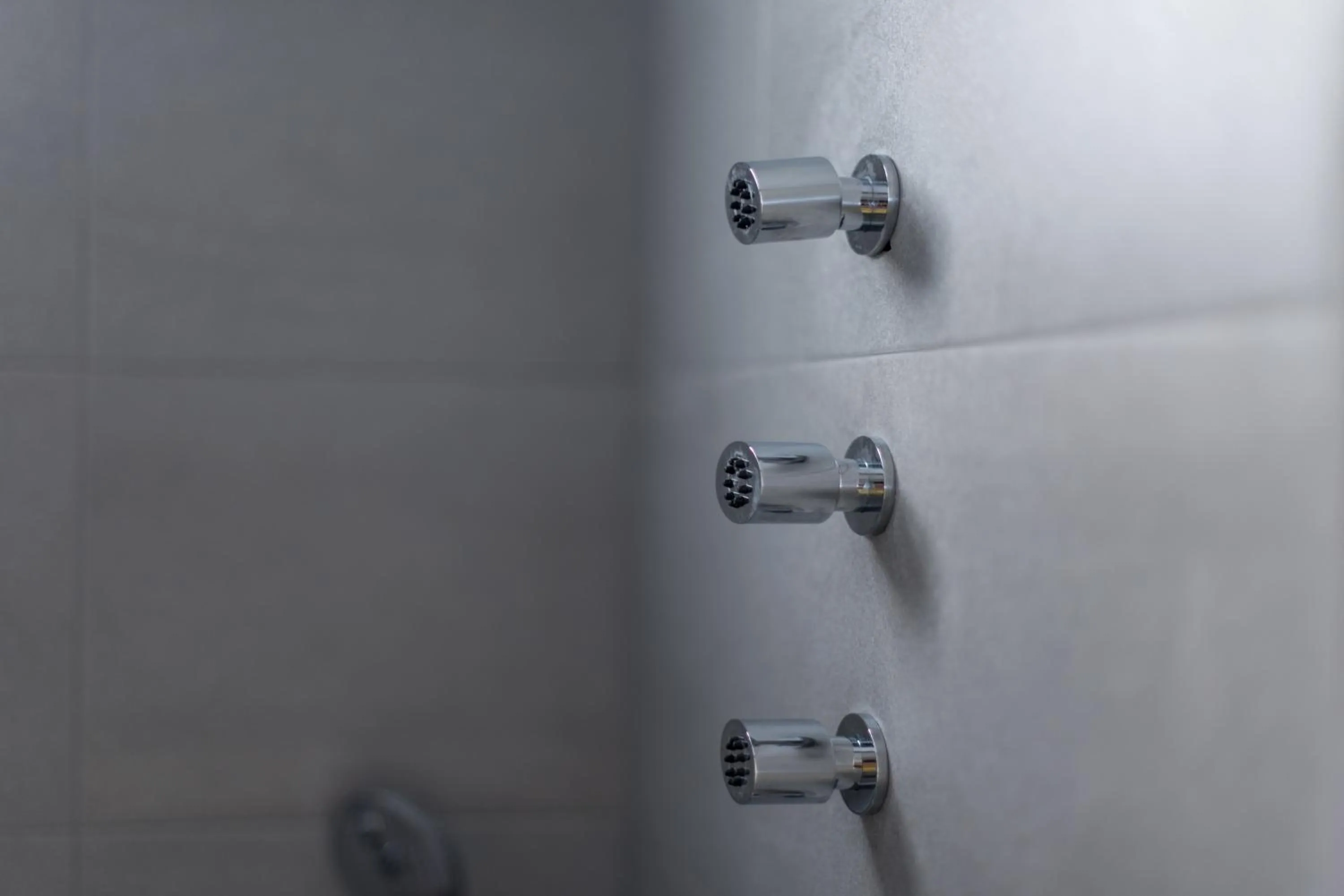 Hot Tub in Neptune Luxury Suites