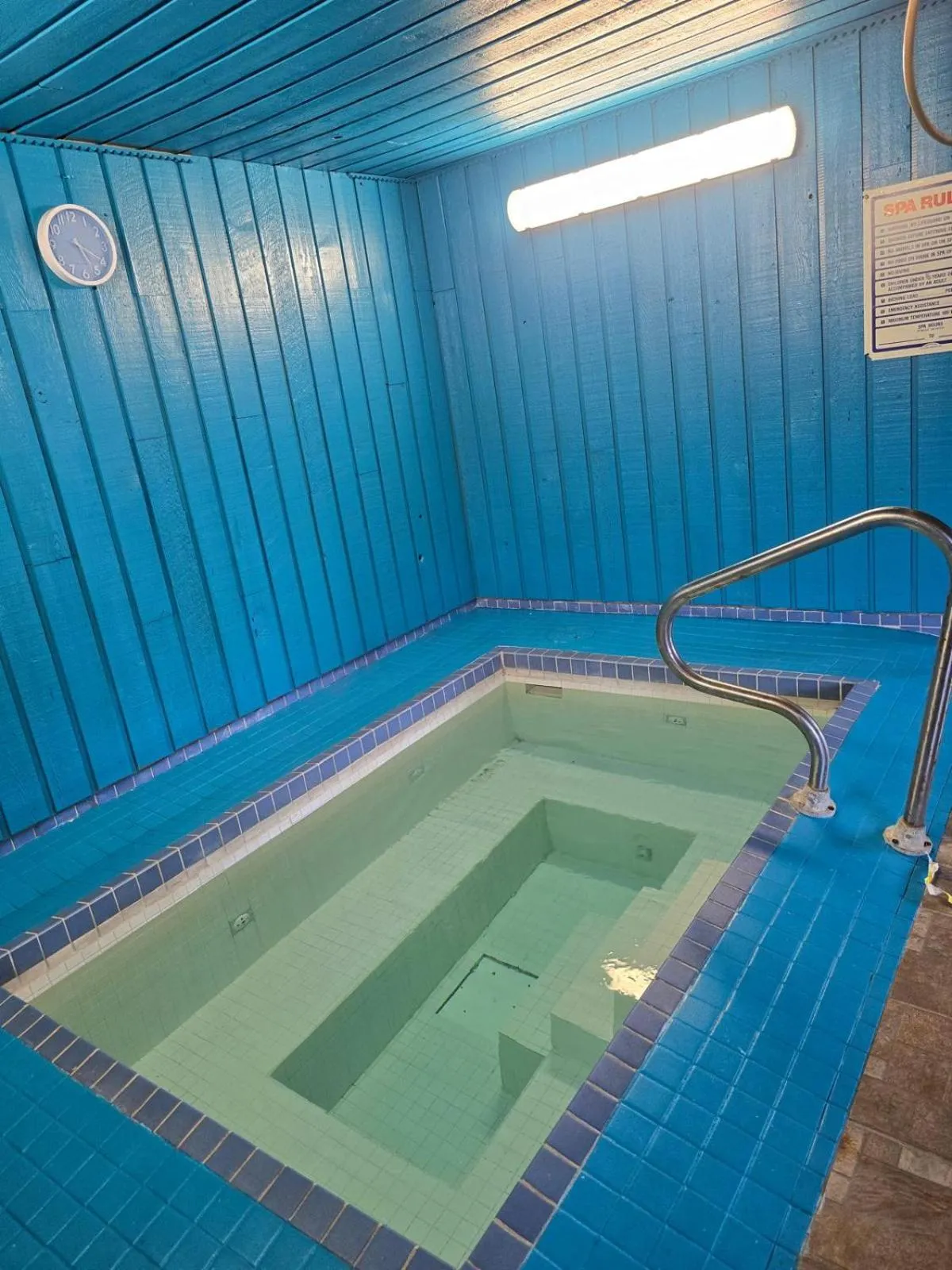 Hot Tub in Camelot Court Motel