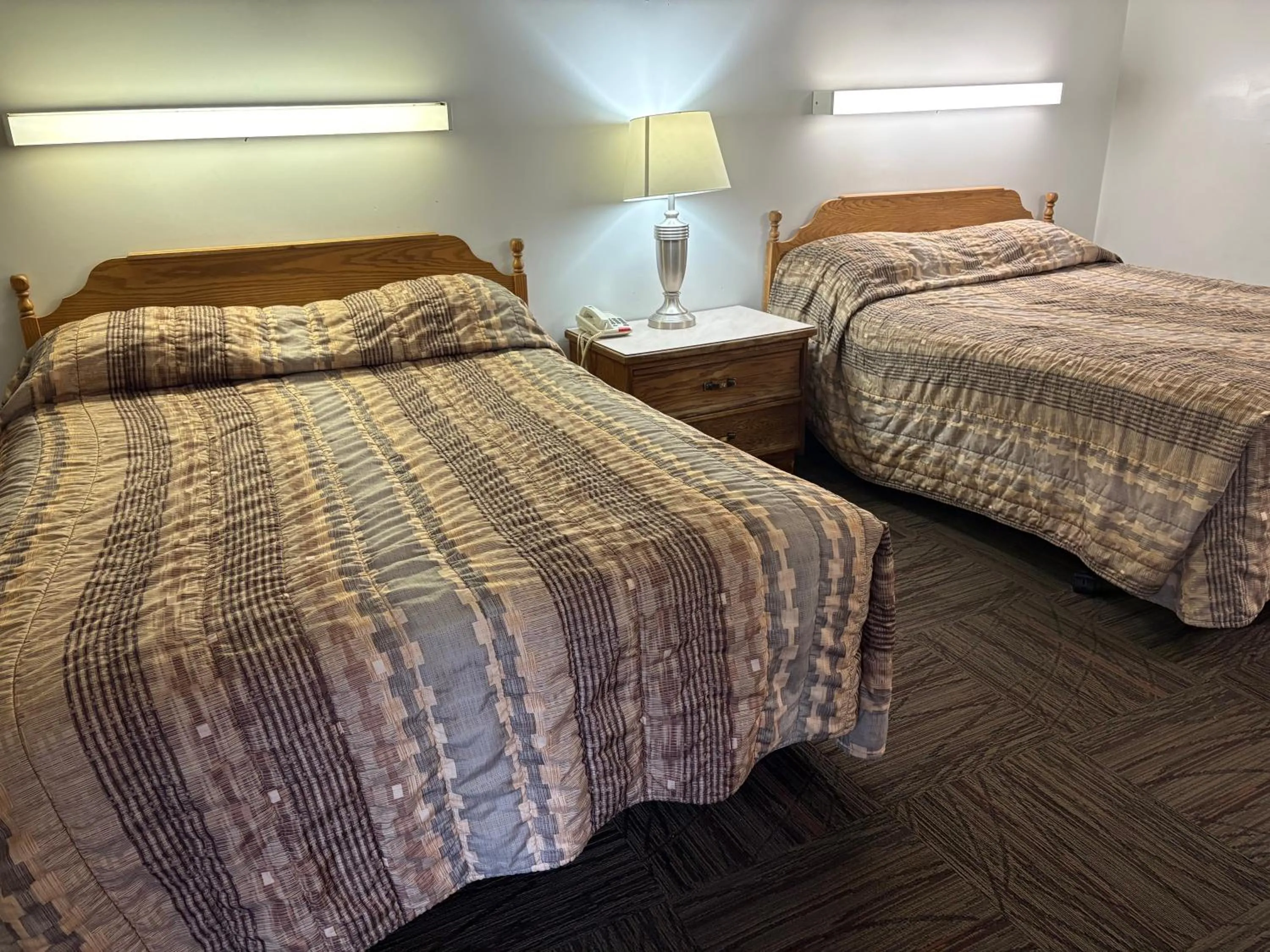 Bed in Camelot Court Motel