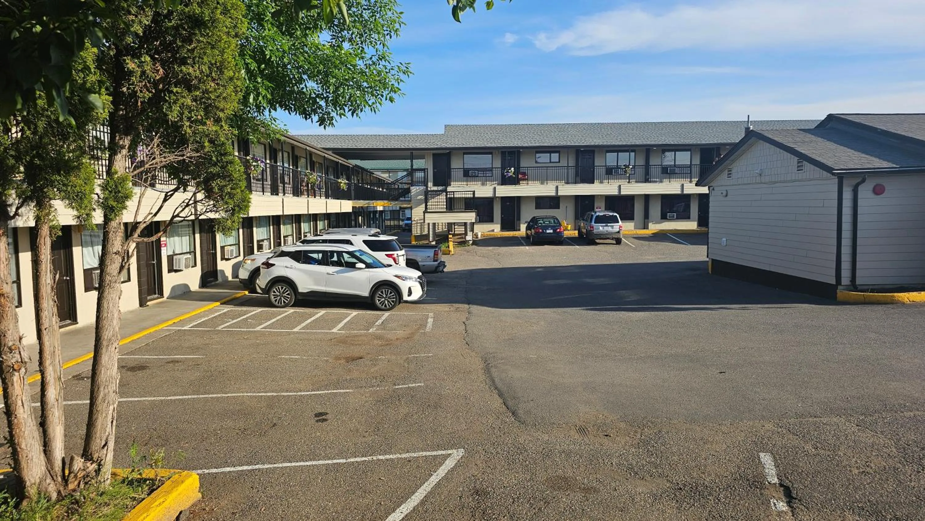 Property building in Camelot Court Motel