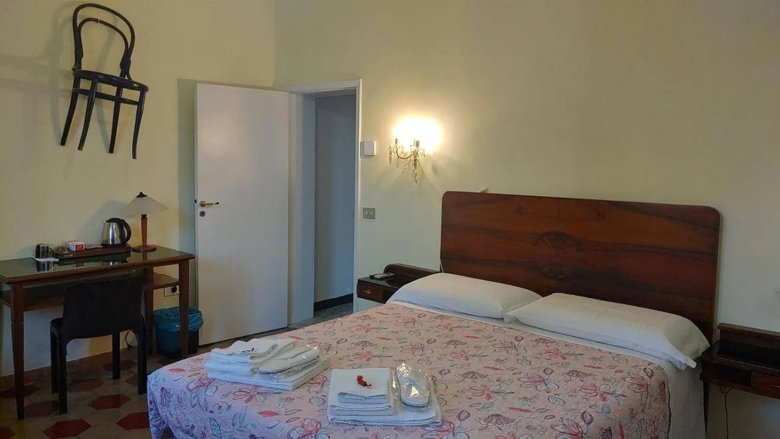 Shower, Bed in Villa Liberty B&B