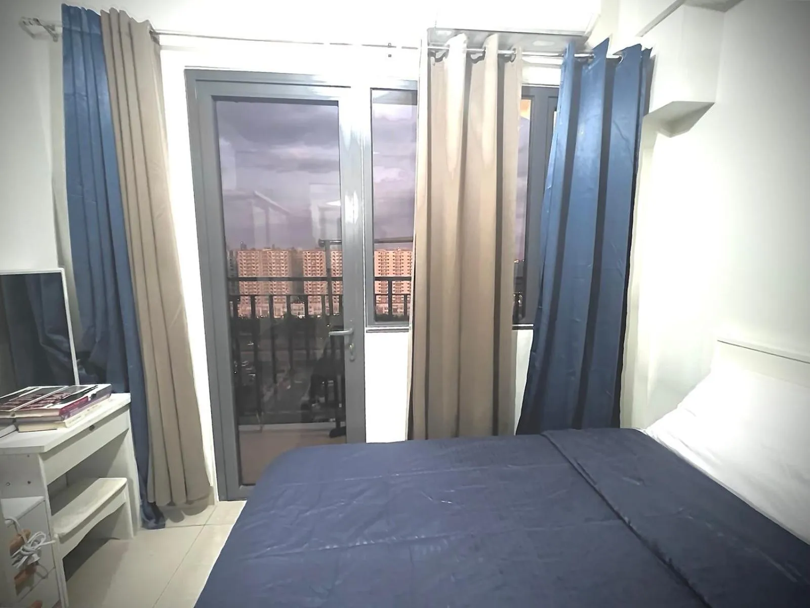 Bedroom, Bed in Mall Of Asia - Aseana Prime Accommodations