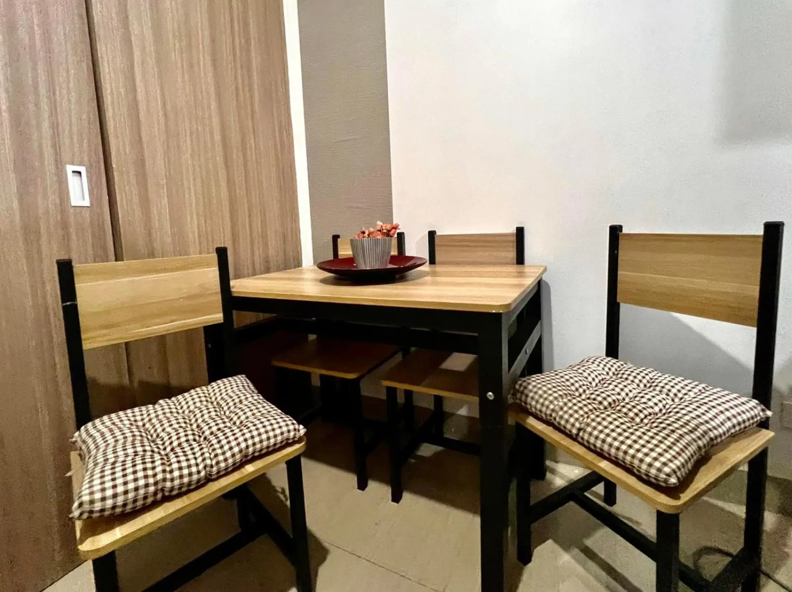 Dining area in Mall Of Asia - Aseana Prime Accommodations