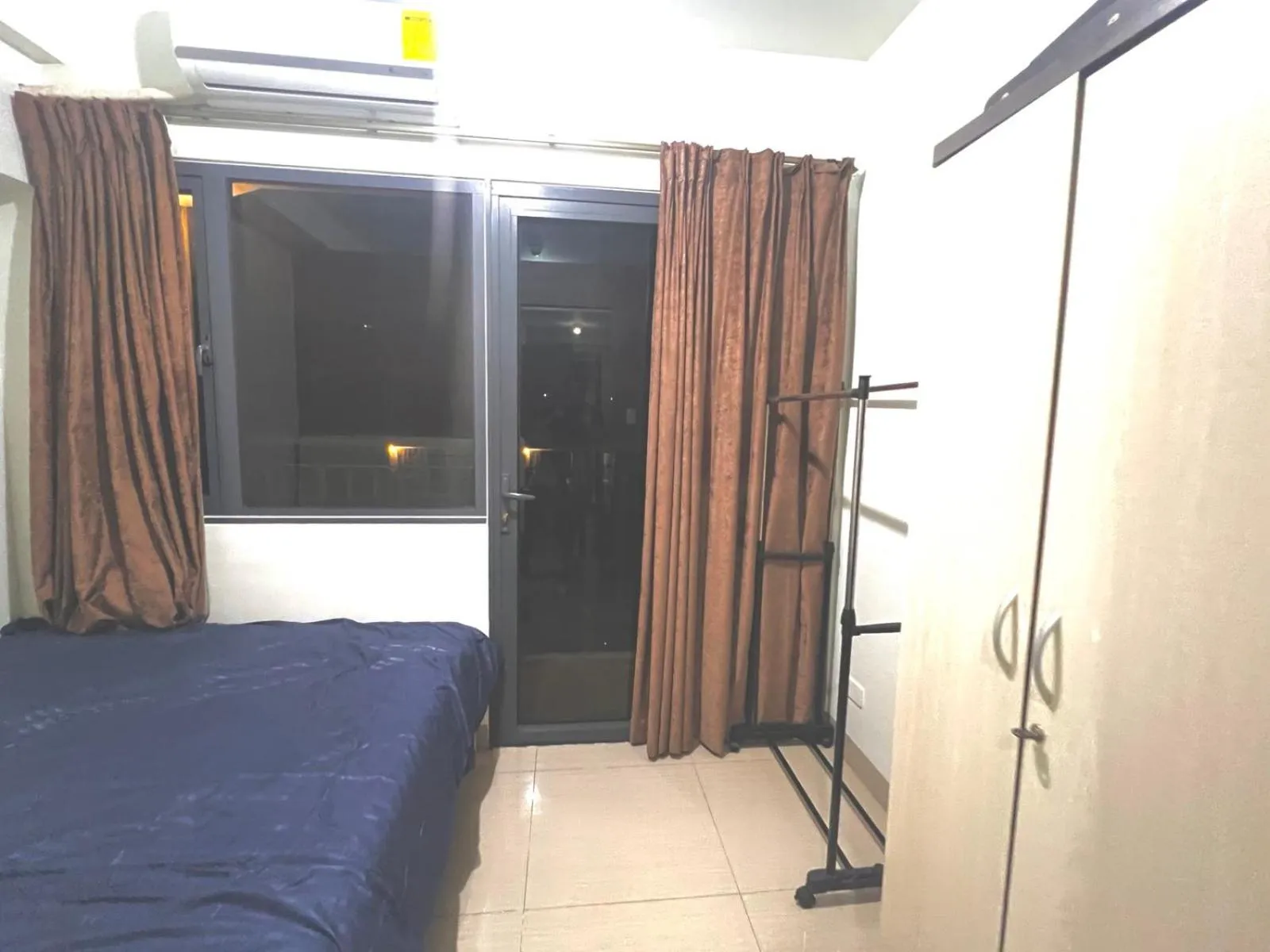 Bedroom, Bed in Mall Of Asia - Aseana Prime Accommodations