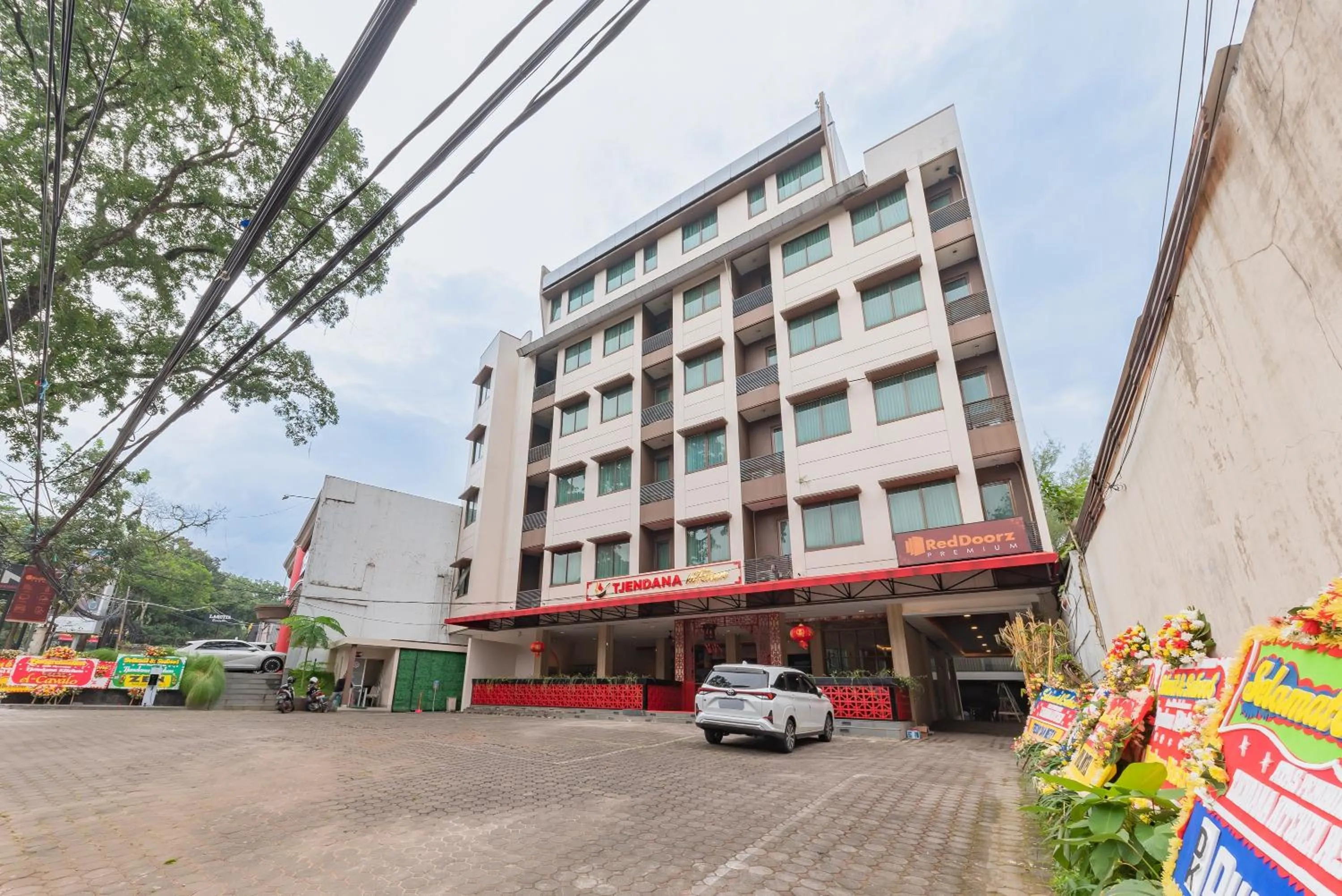 Facade/entrance in RedDoorz Premium near Paris Van Java Mall