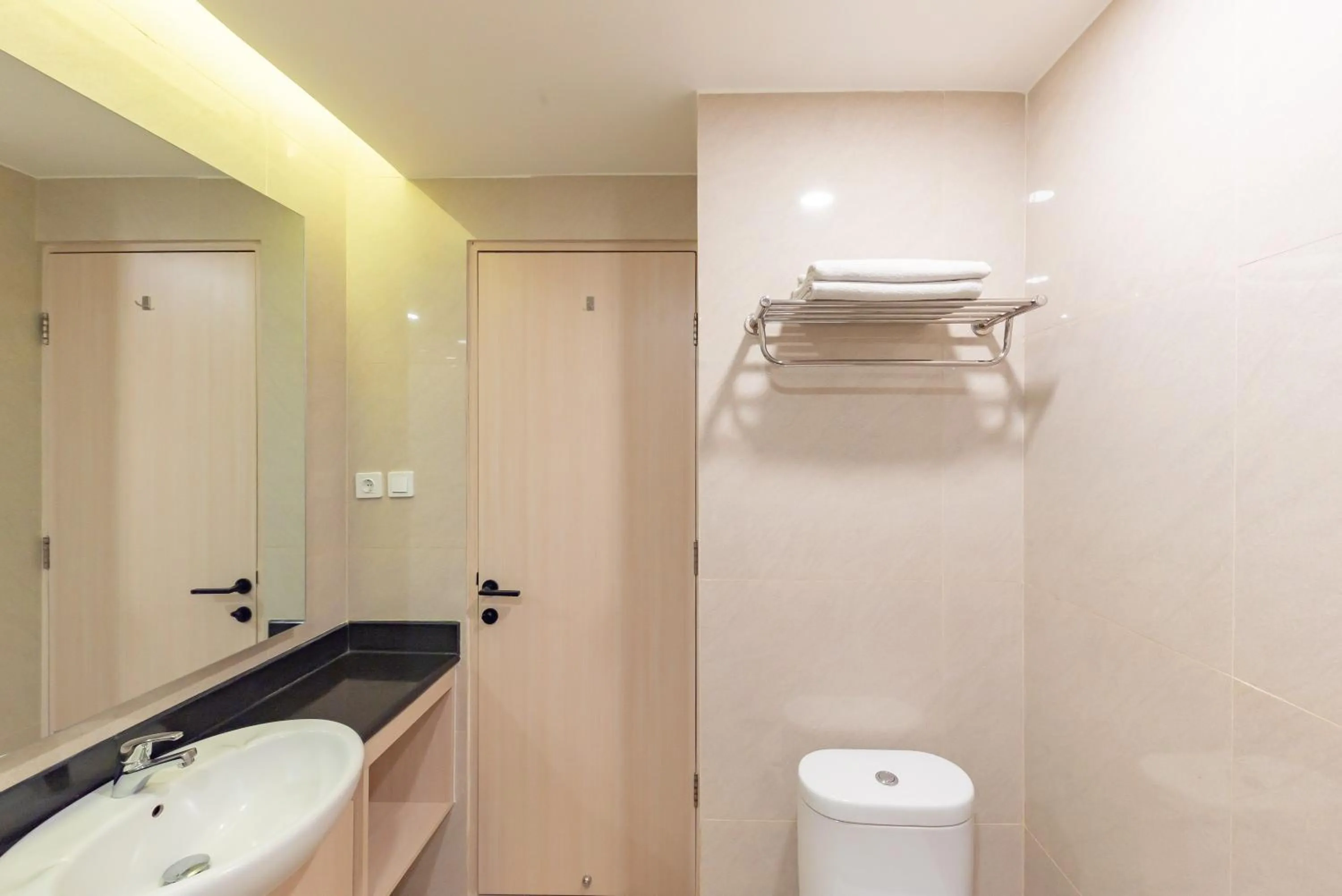 Bathroom in RedDoorz Premium near Paris Van Java Mall