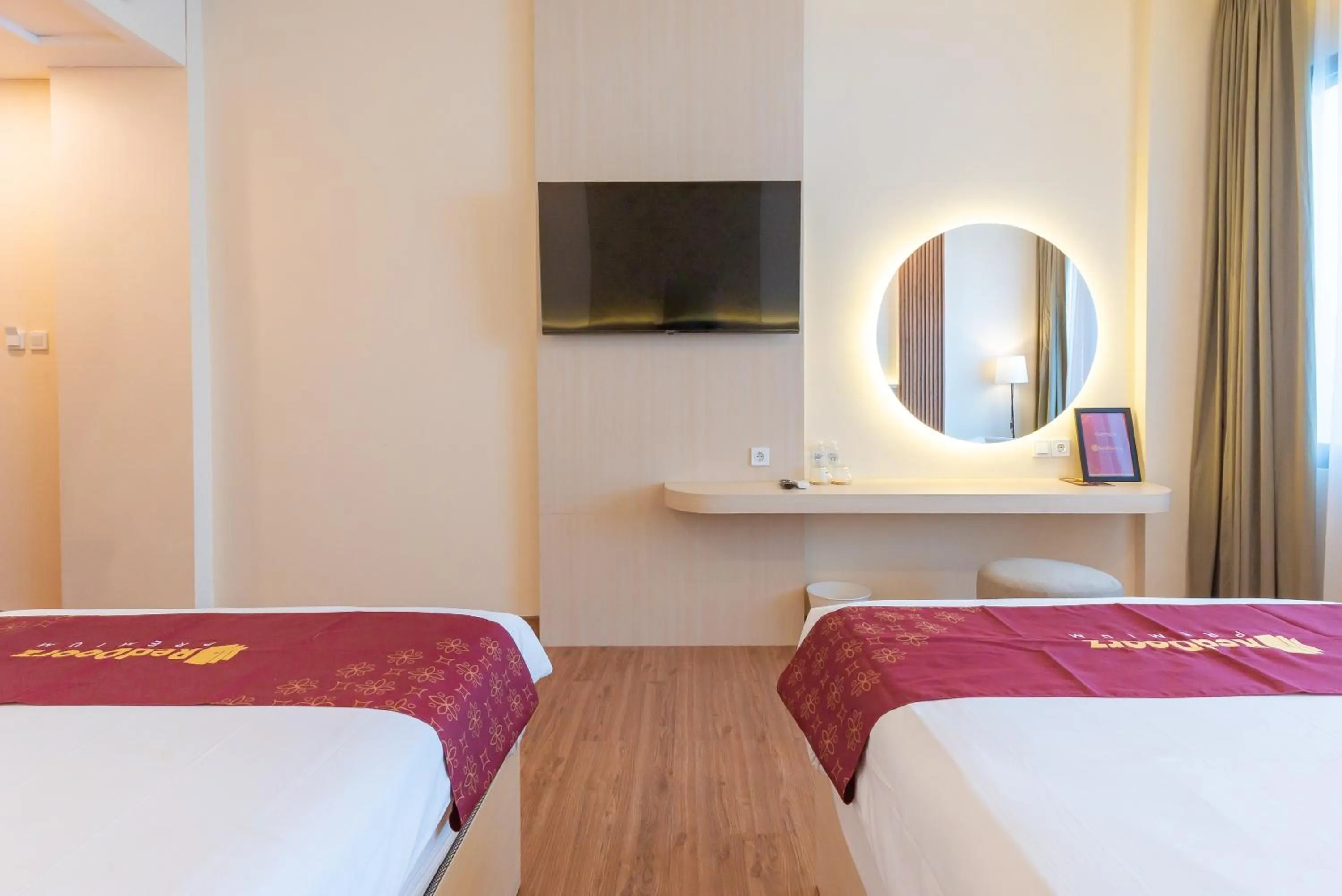 Bedroom, Bed in RedDoorz Premium near Paris Van Java Mall
