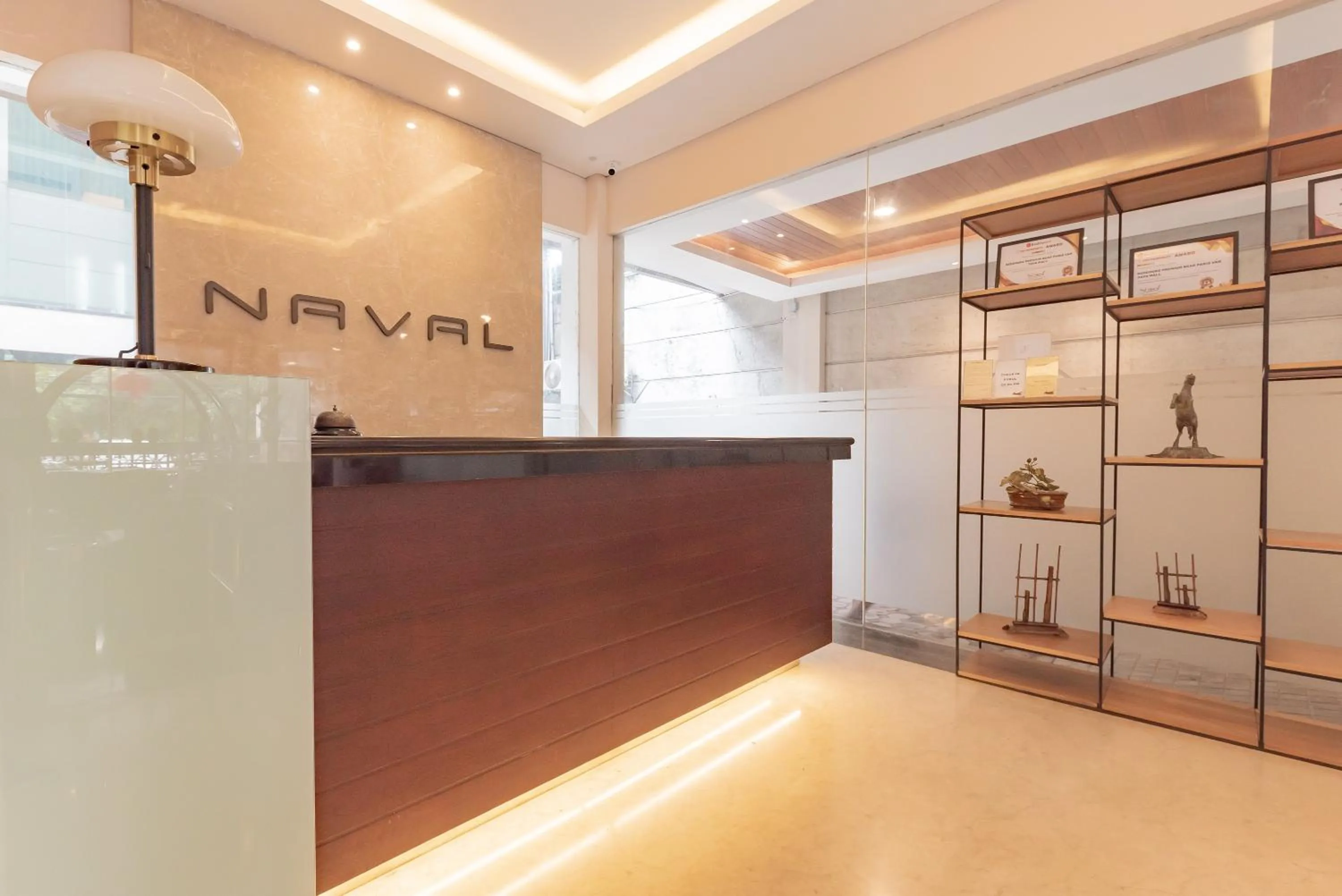 Lobby or reception in RedDoorz Premium near Paris Van Java Mall