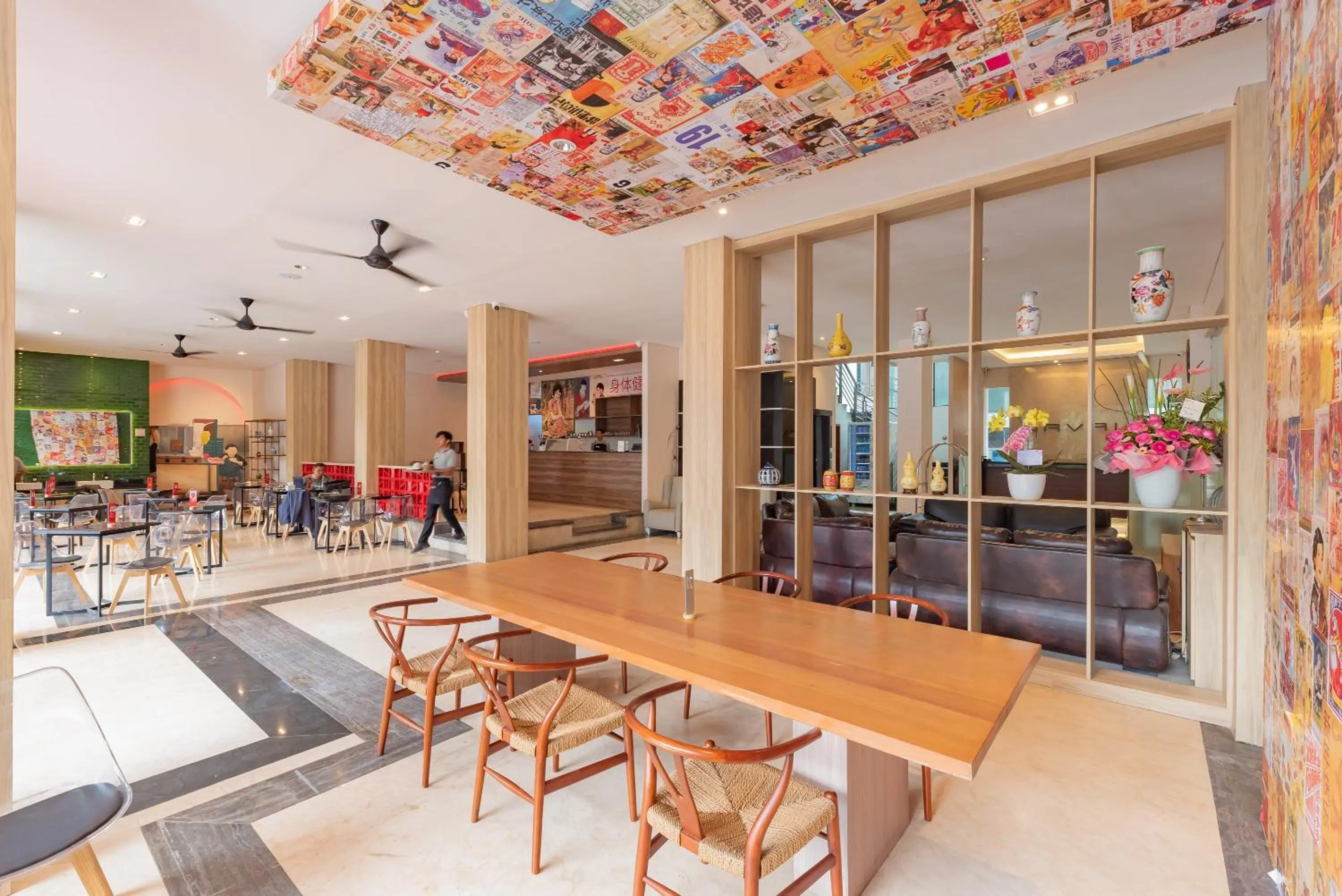 Restaurant/places to eat in RedDoorz Premium near Paris Van Java Mall