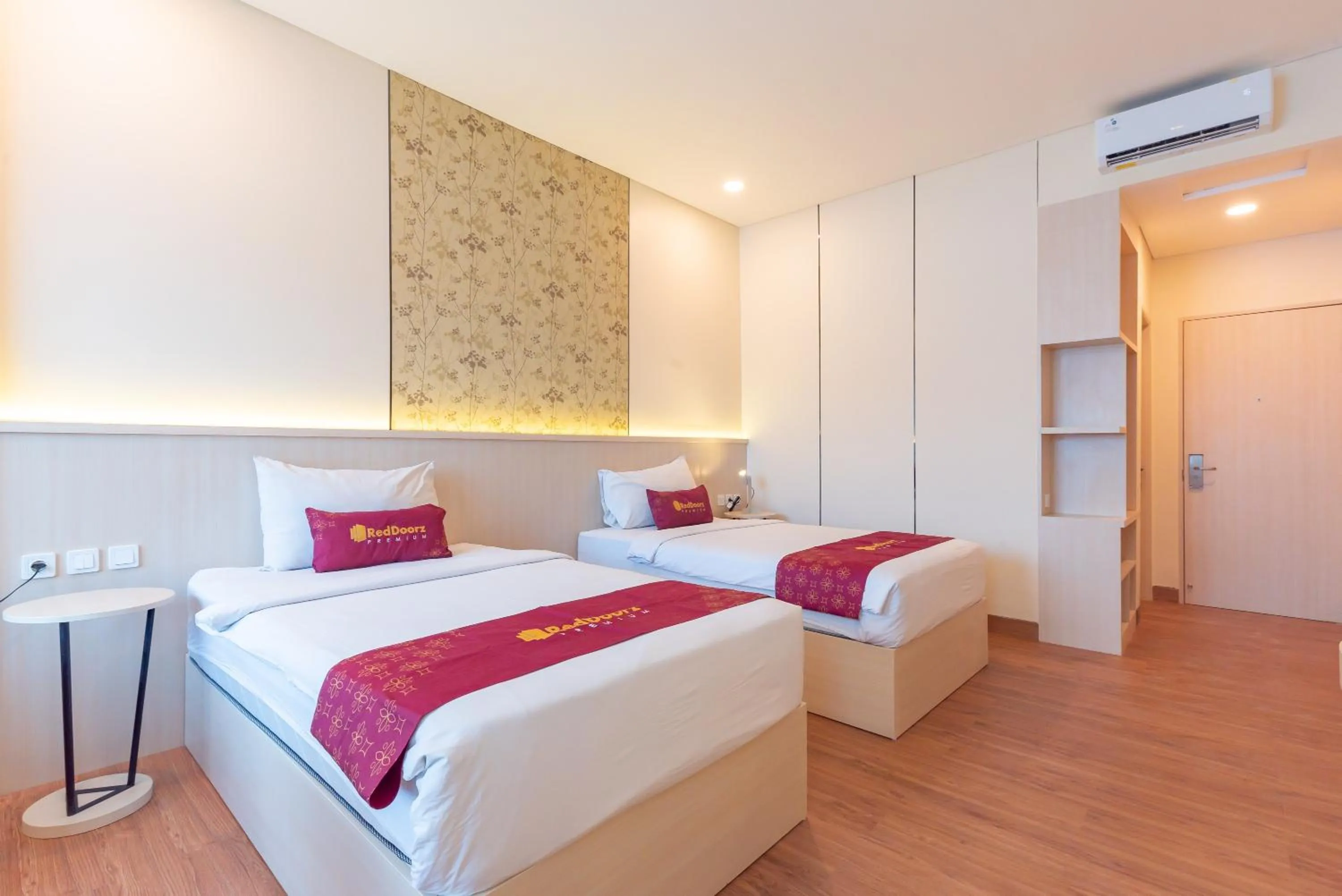 Bedroom, Bed in RedDoorz Premium near Paris Van Java Mall