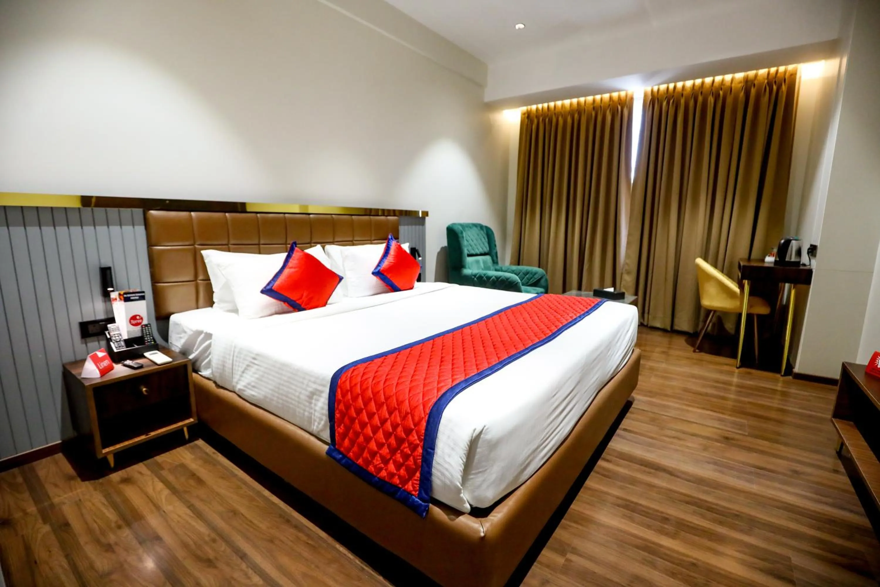 Deluxe King Room - single occupancy in Spree Manor Hotel