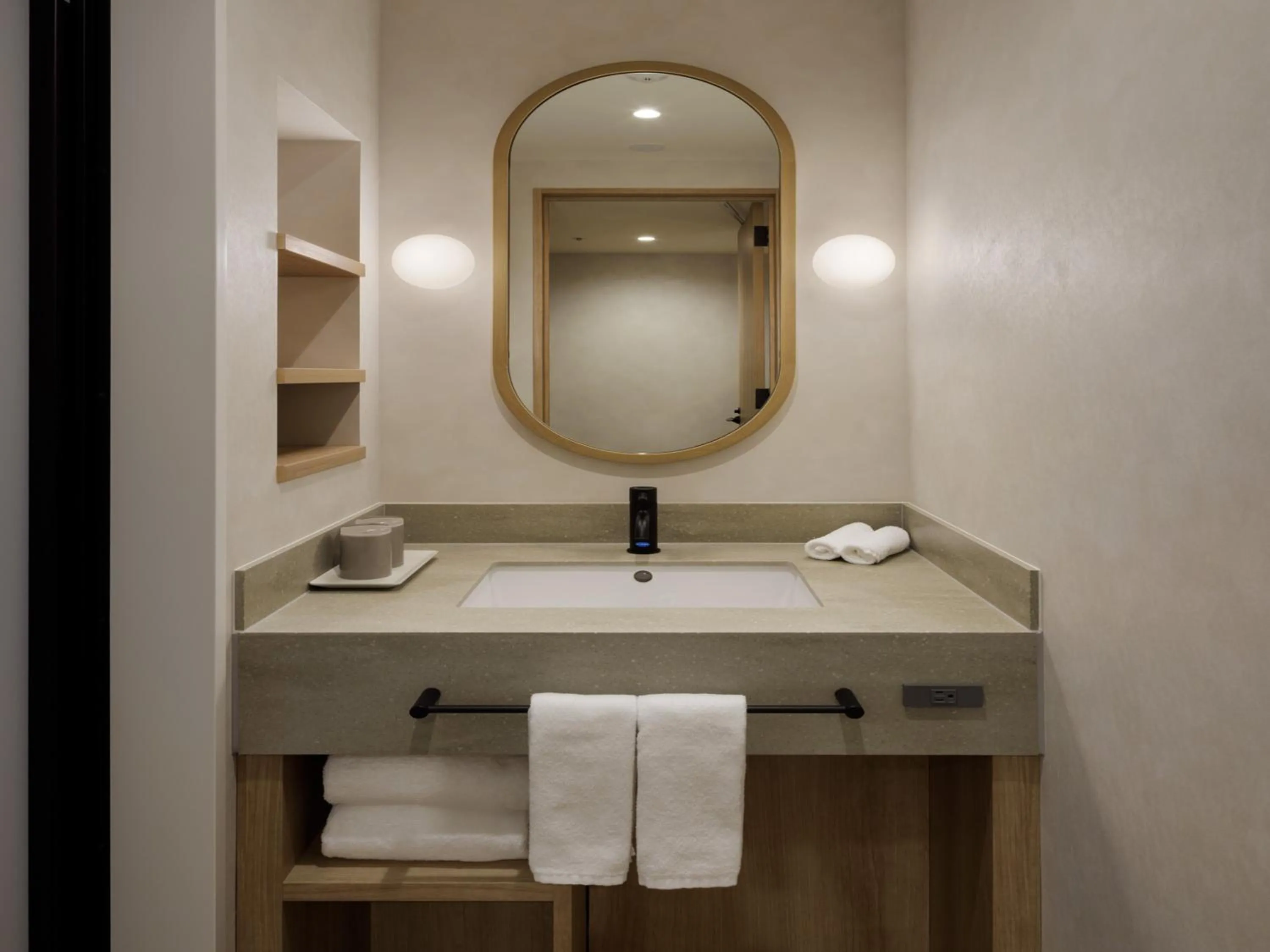 Universal Twin - single occupancy in Fukuoka Prince Hotel Momochihama