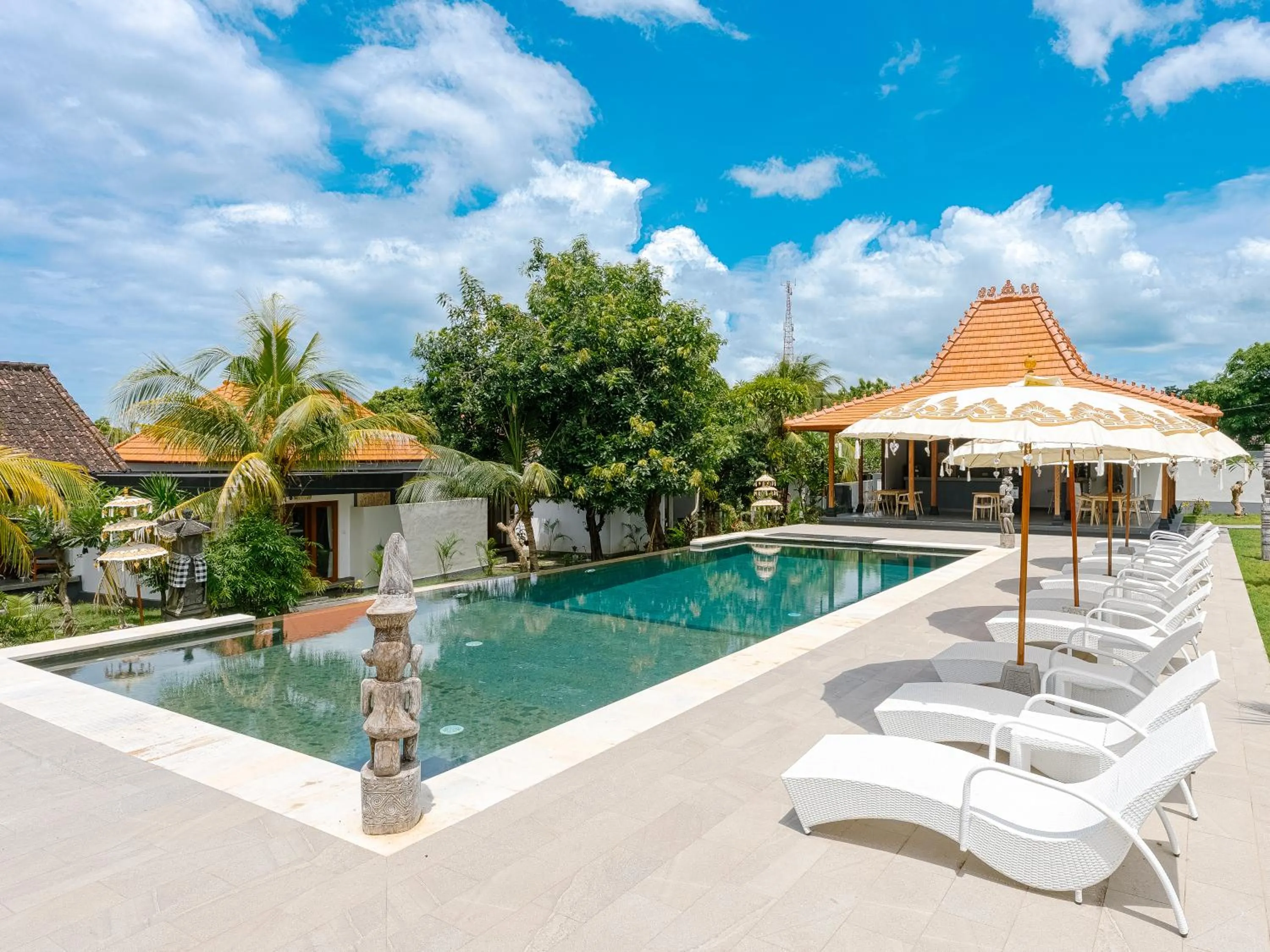 Swimming pool in Bubu Homestay Tulamben