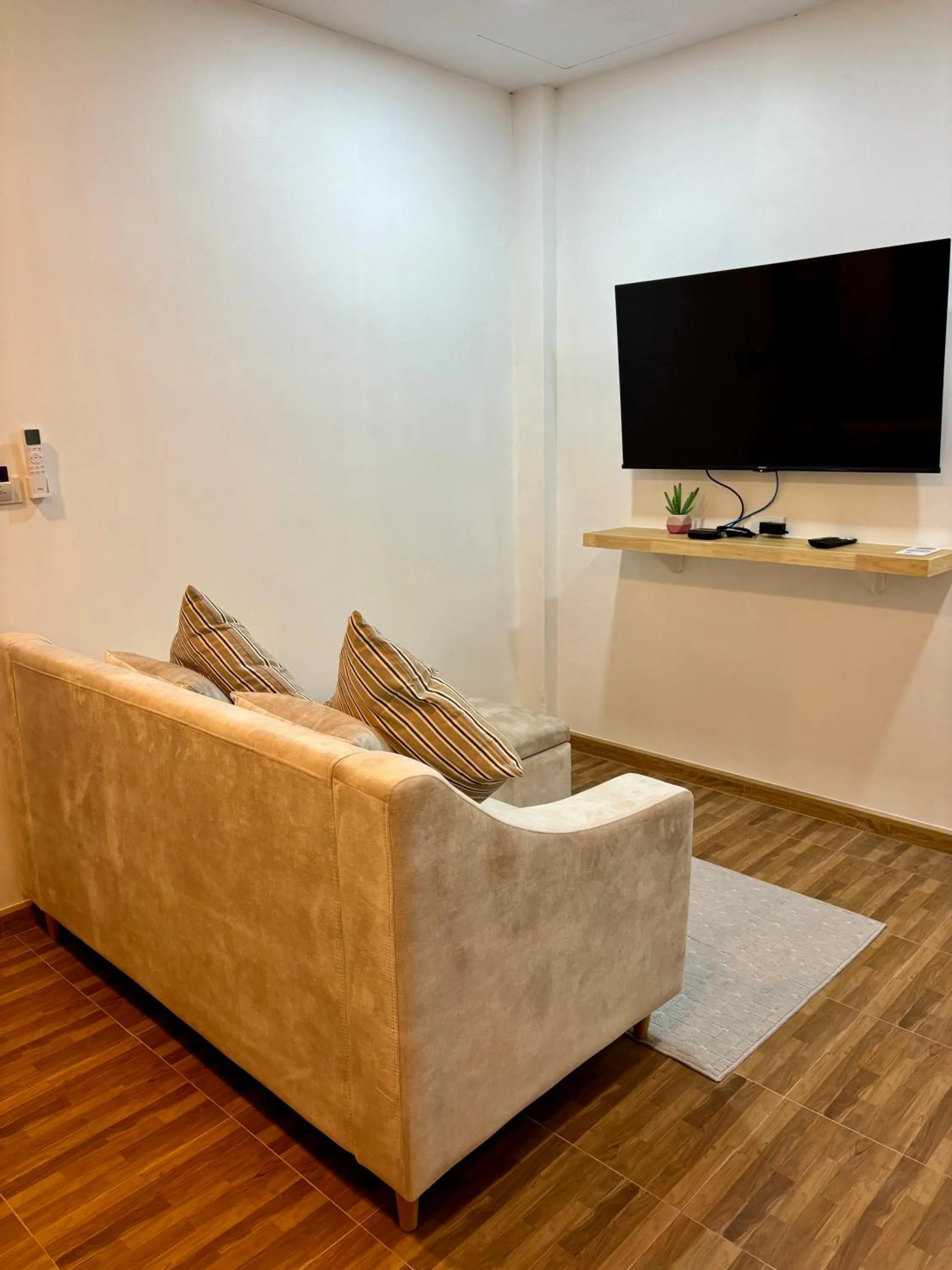 Living room in Charm Hostel at Pratumnak